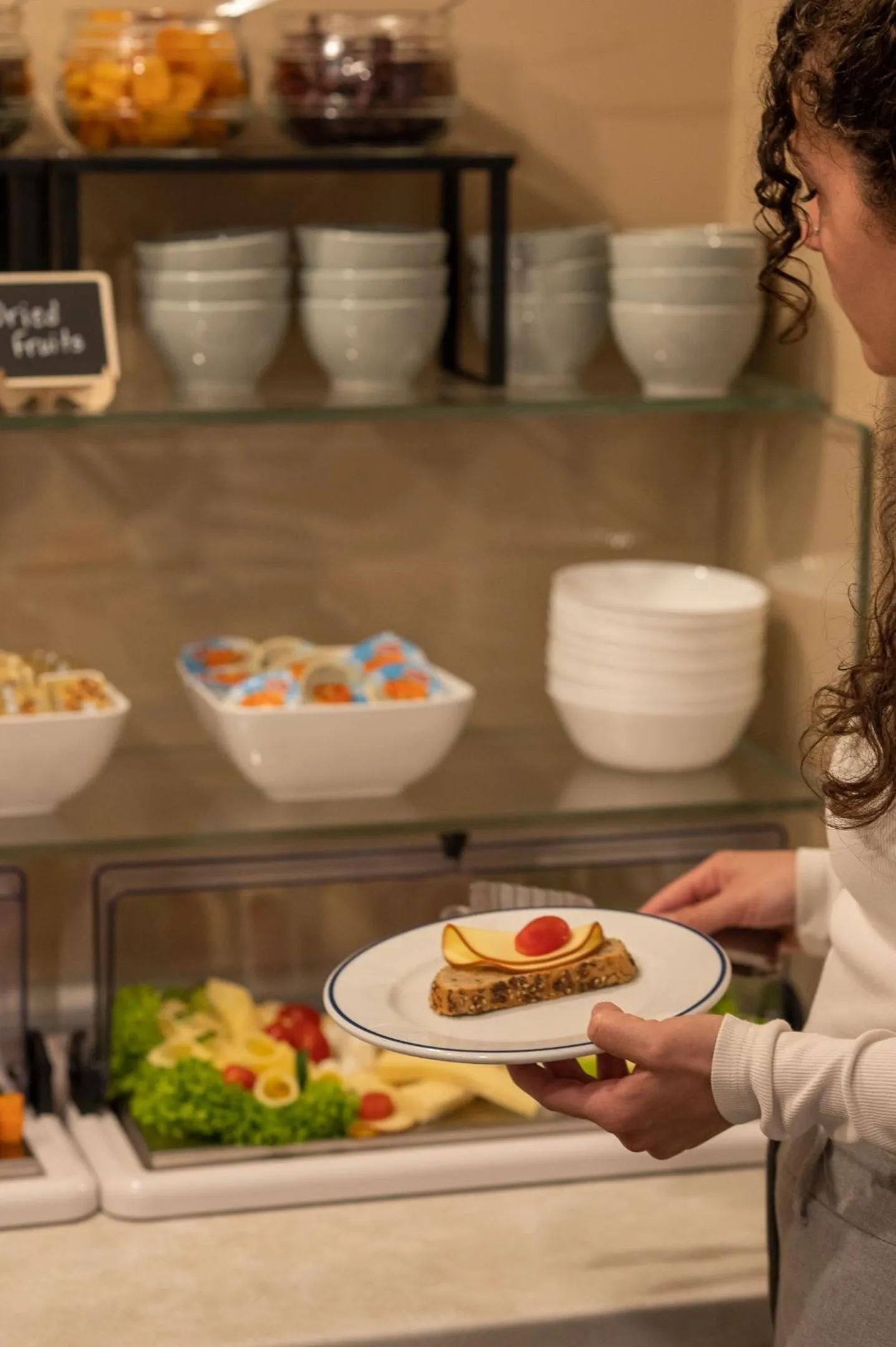 Restaurant/places to eat in Hotel Akropol