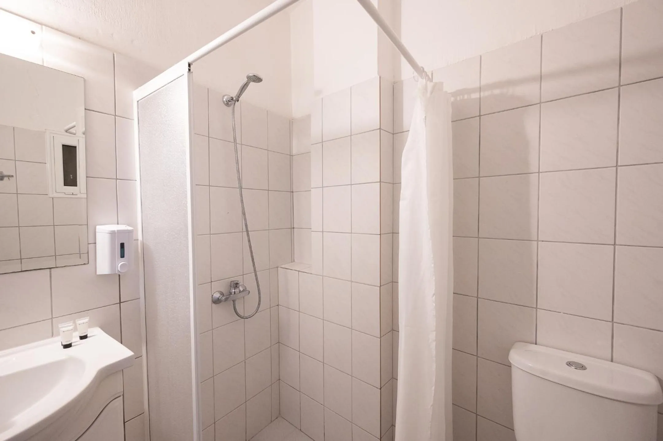 Shower in Hotel Akropol