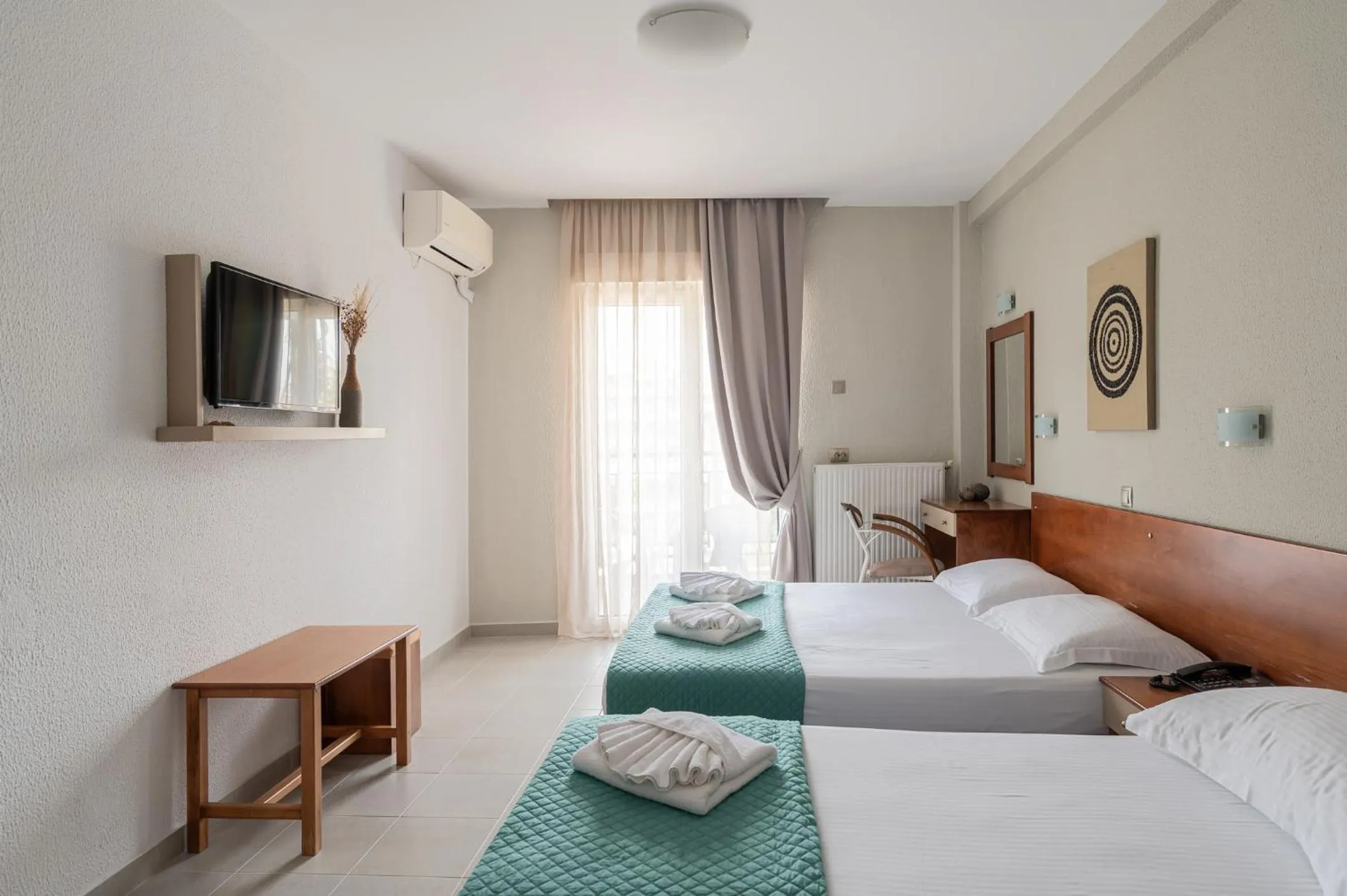 Bed in Hotel Akropol