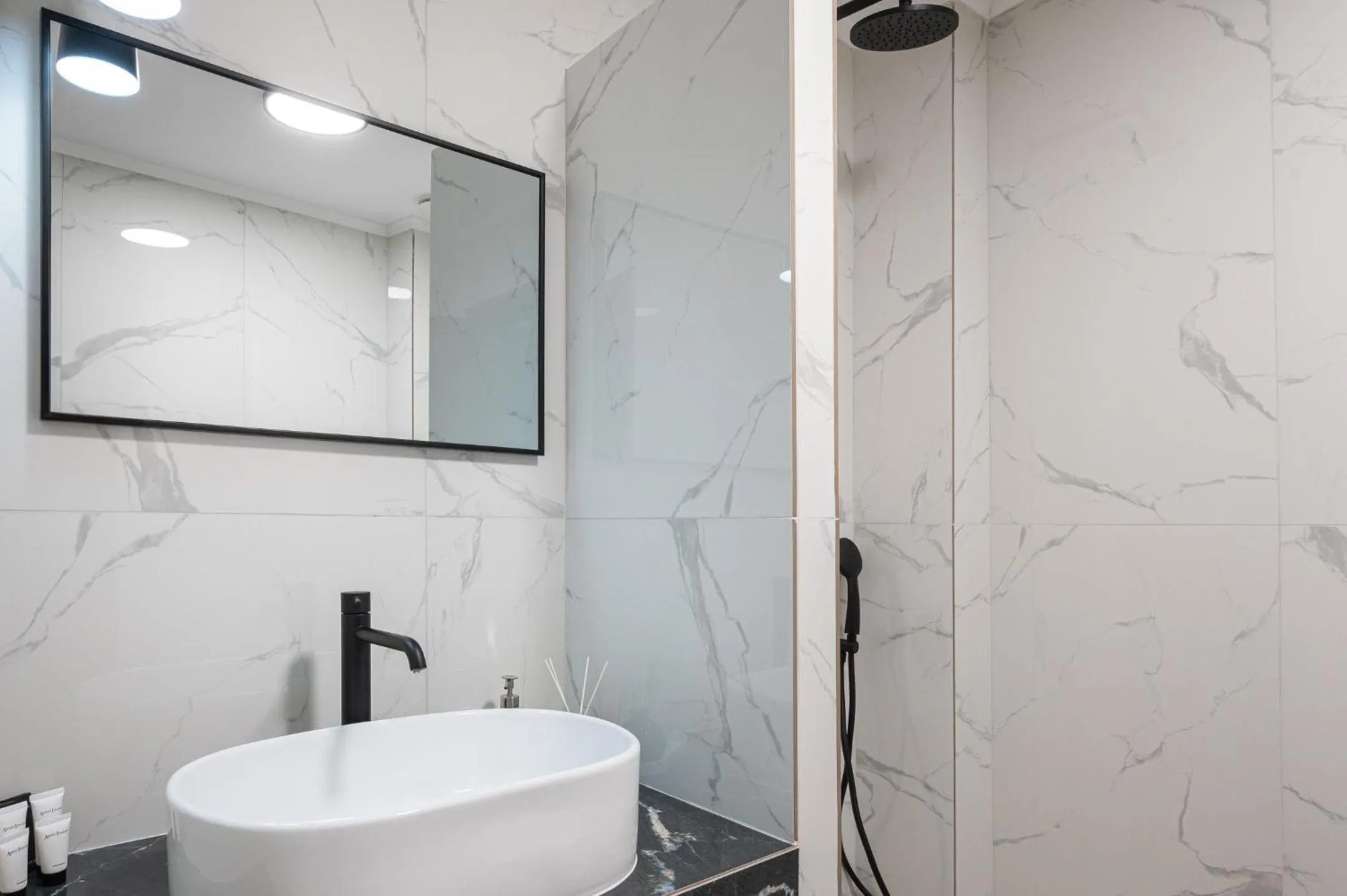 Shower in Hotel Akropol