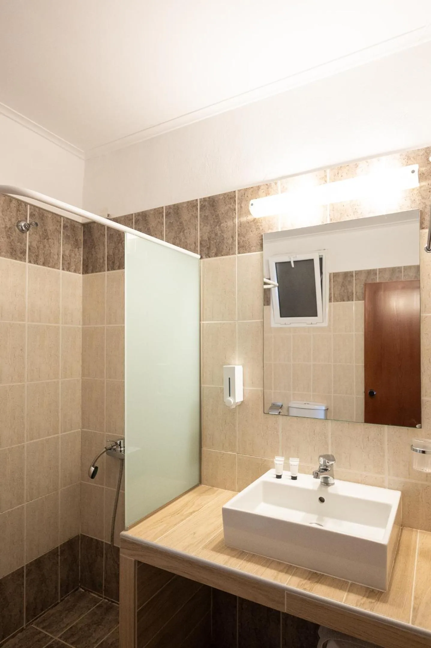 Shower in Hotel Akropol
