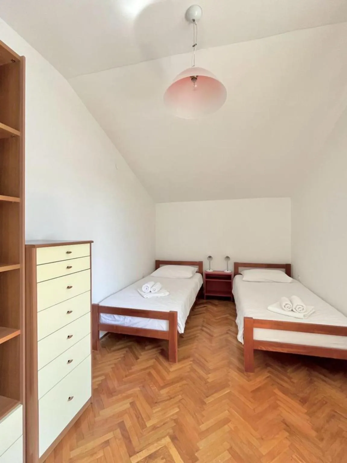 Bedroom, Bed in Lemon Tree Apartments