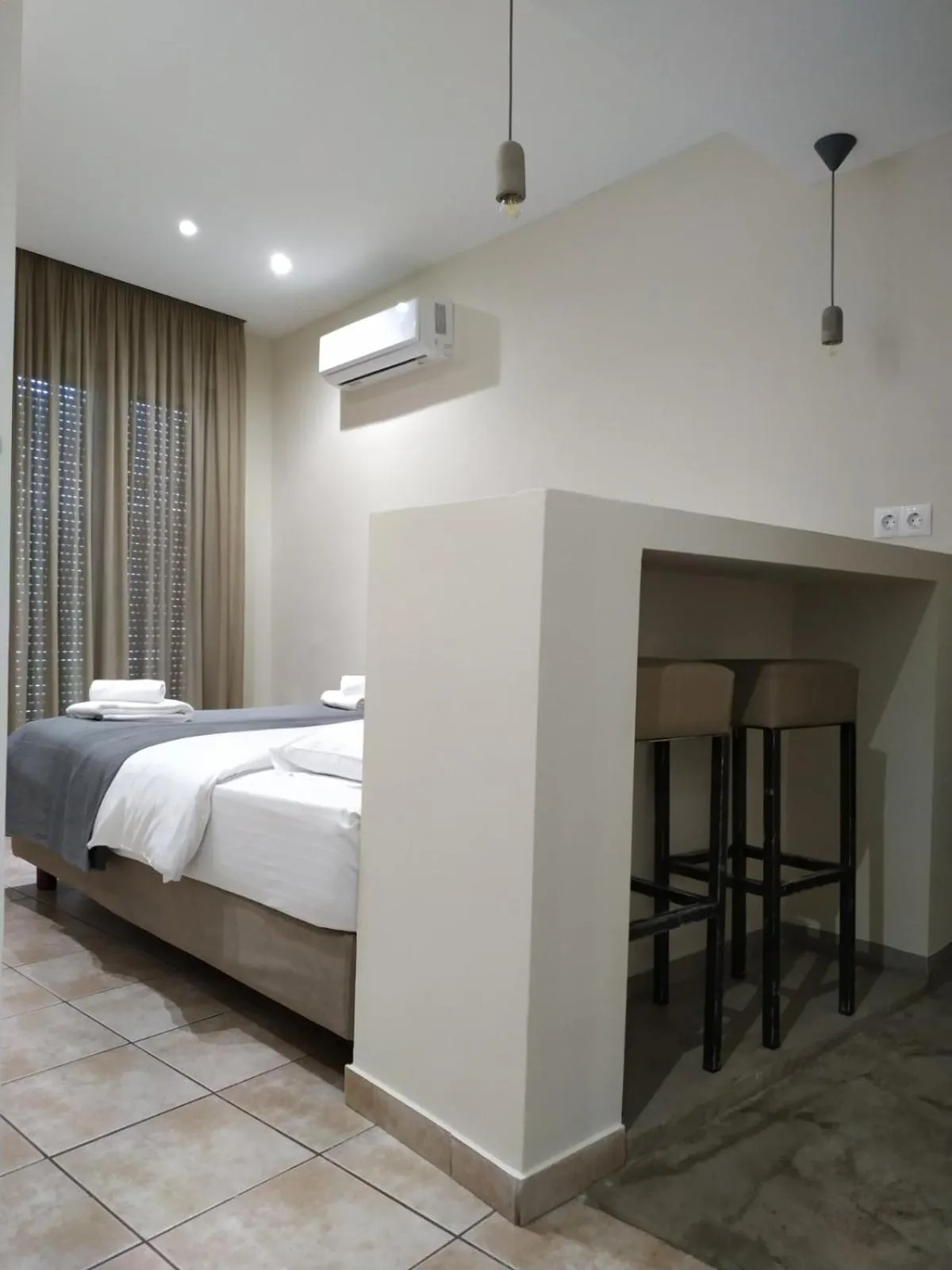 Photo of the whole room, Bed in Kentrikon