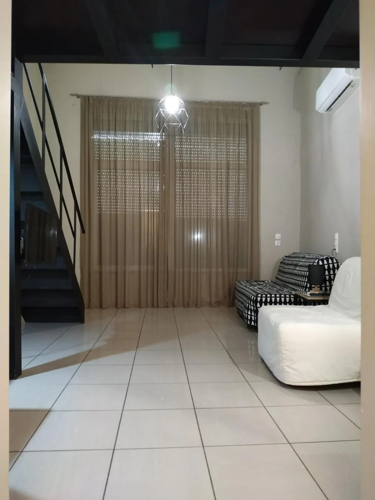 Seating area in Kentrikon