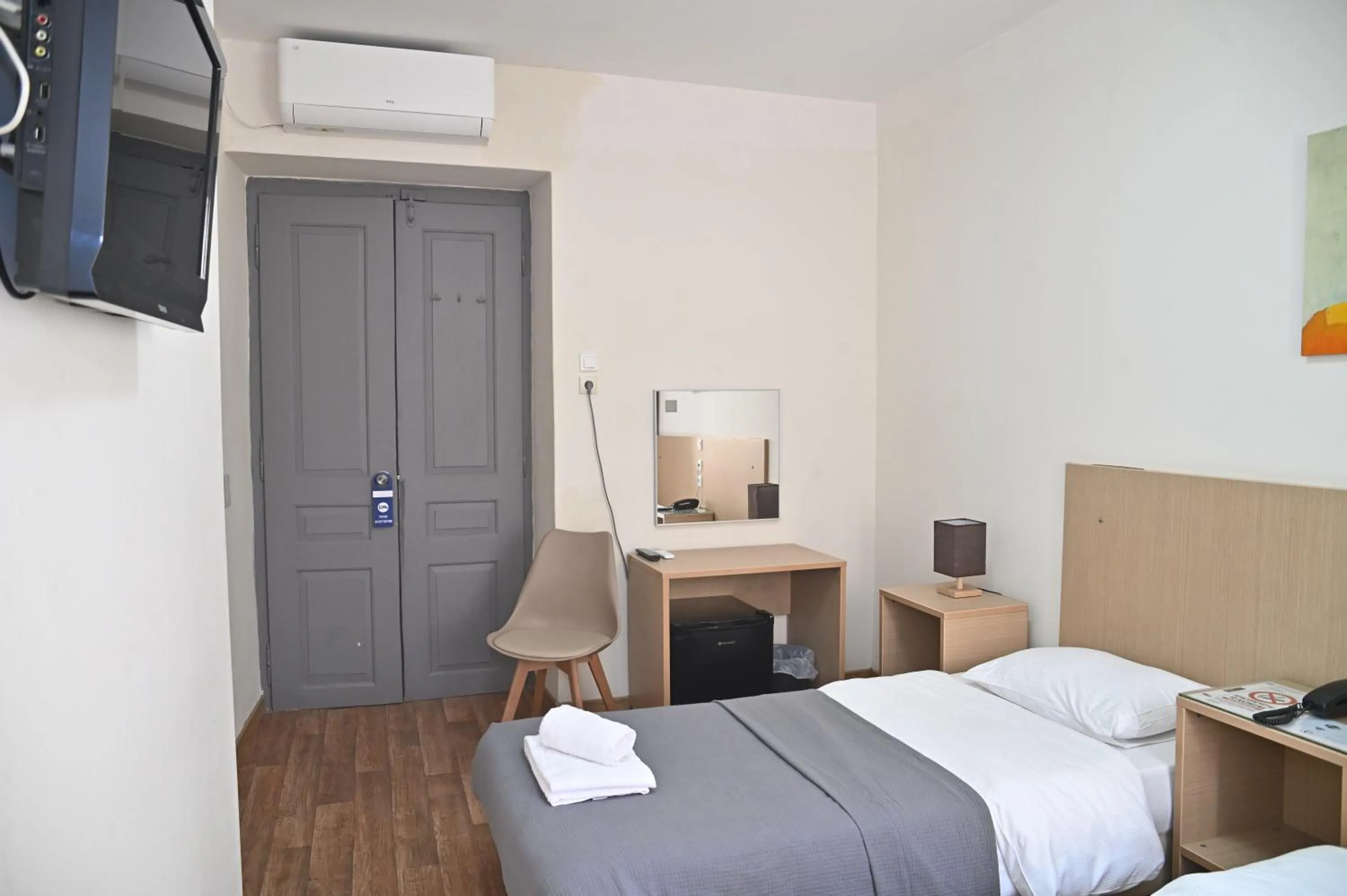 Photo of the whole room, Bed in Kentrikon