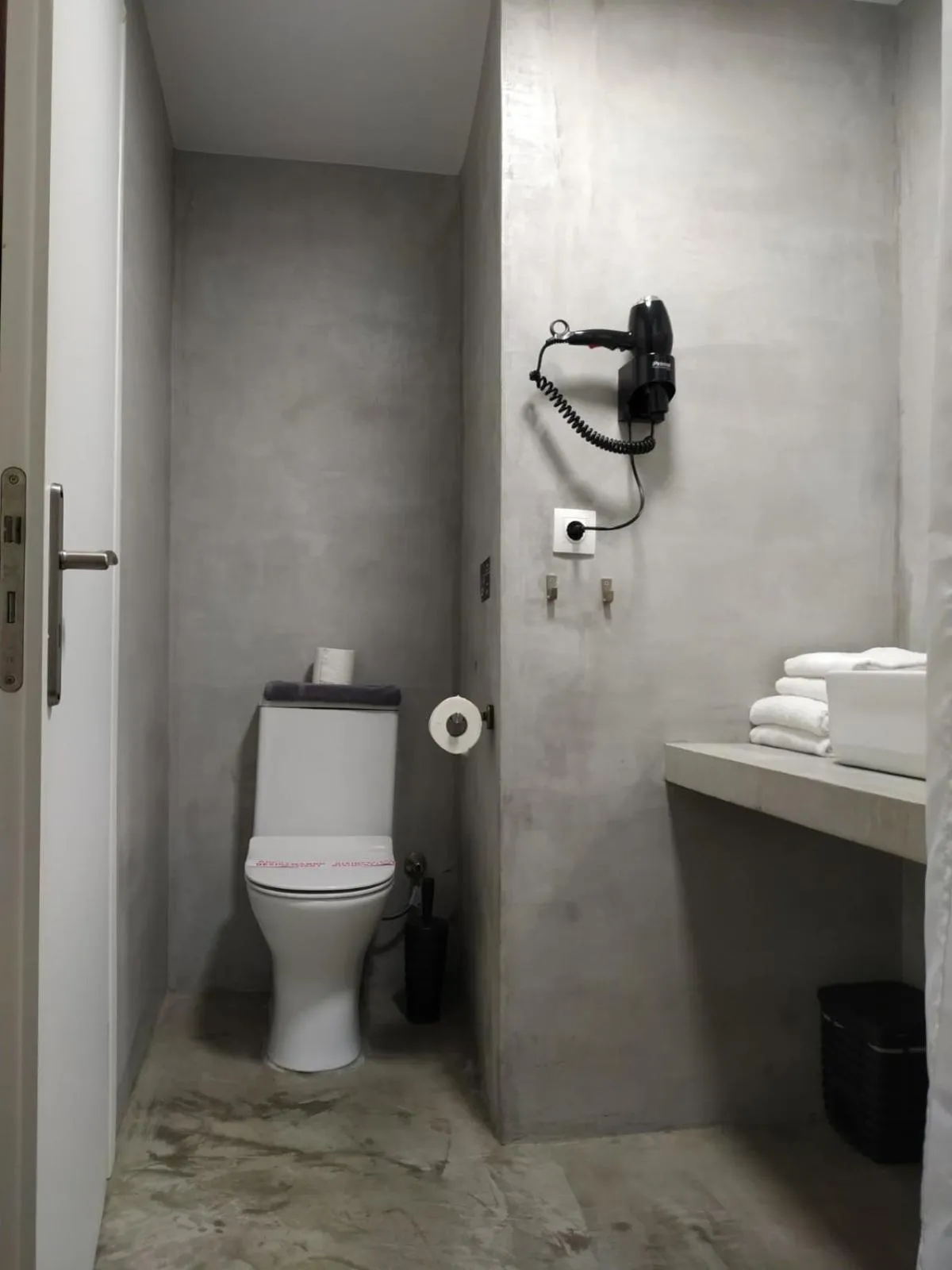 Toilet in Kentrikon