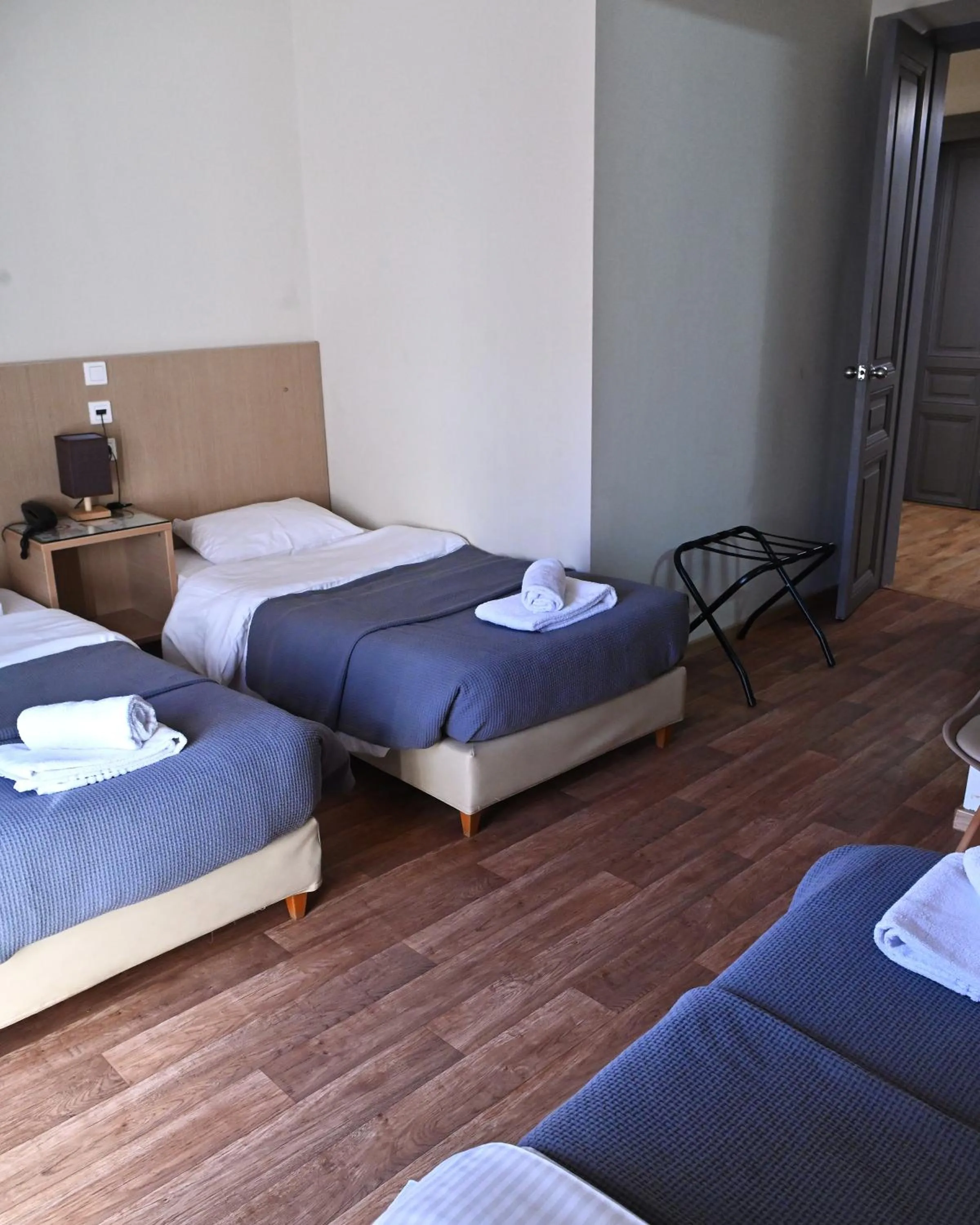 Photo of the whole room, Bed in Kentrikon