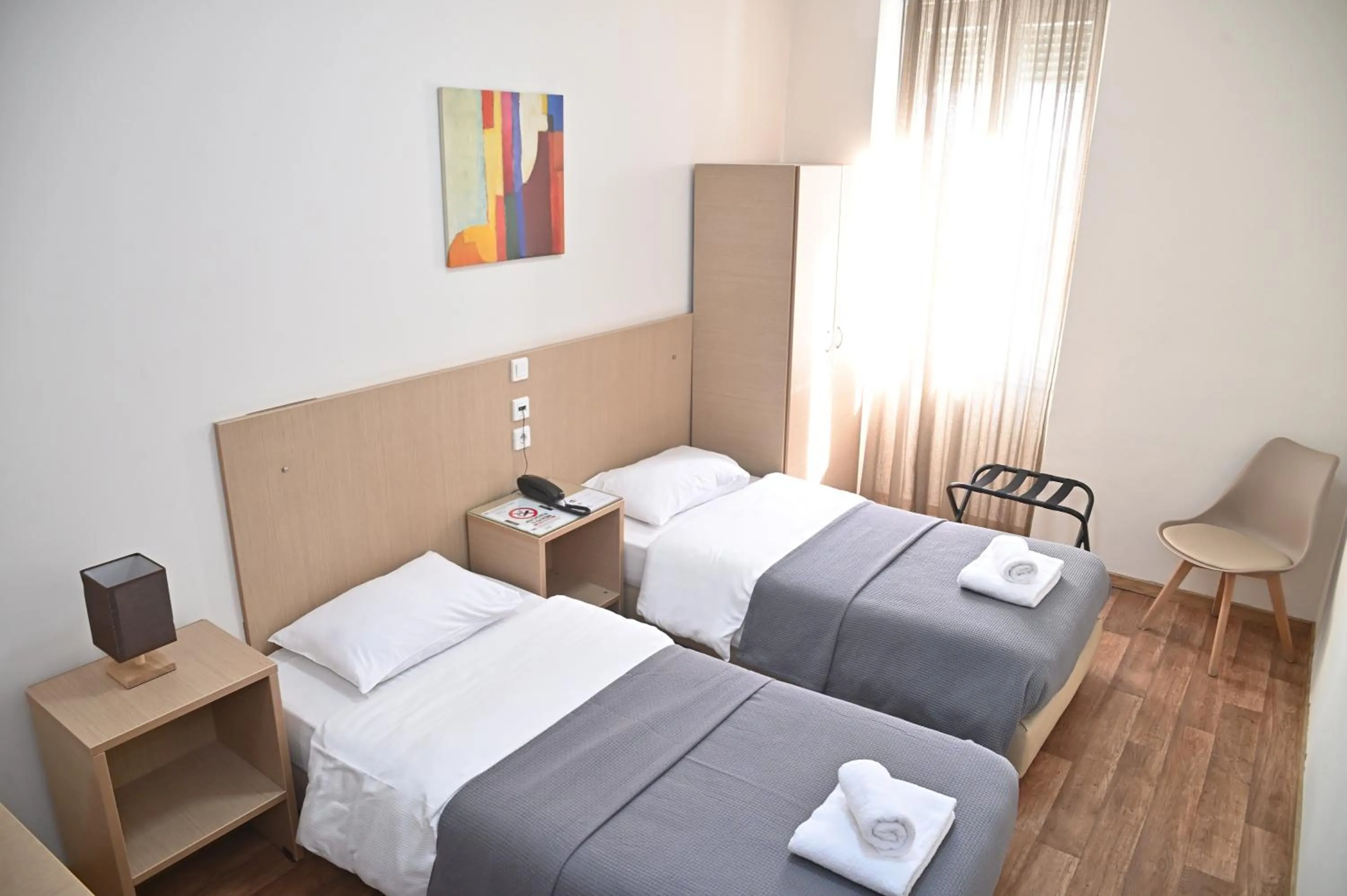 Photo of the whole room, Bed in Kentrikon