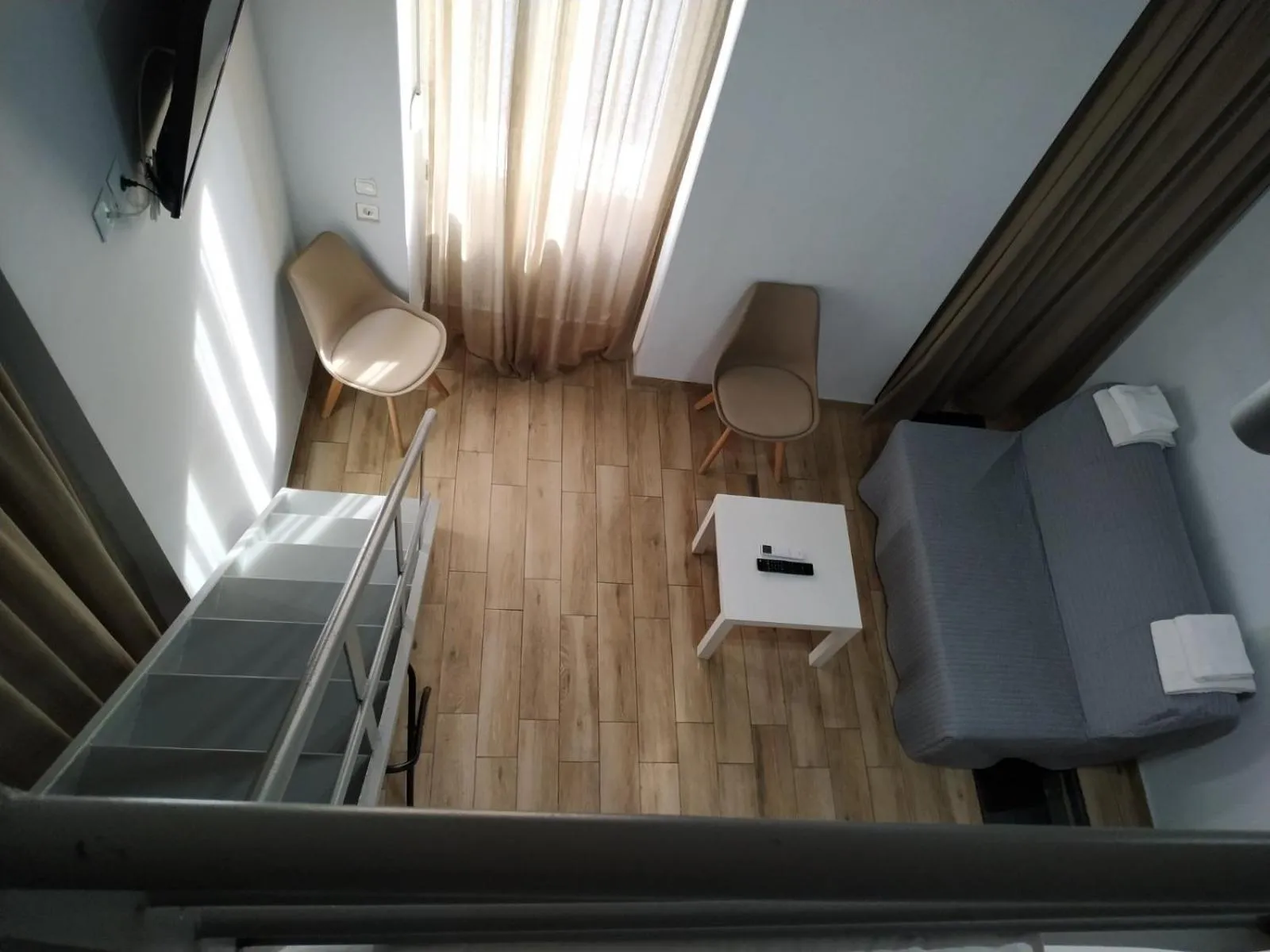 Photo of the whole room in Kentrikon