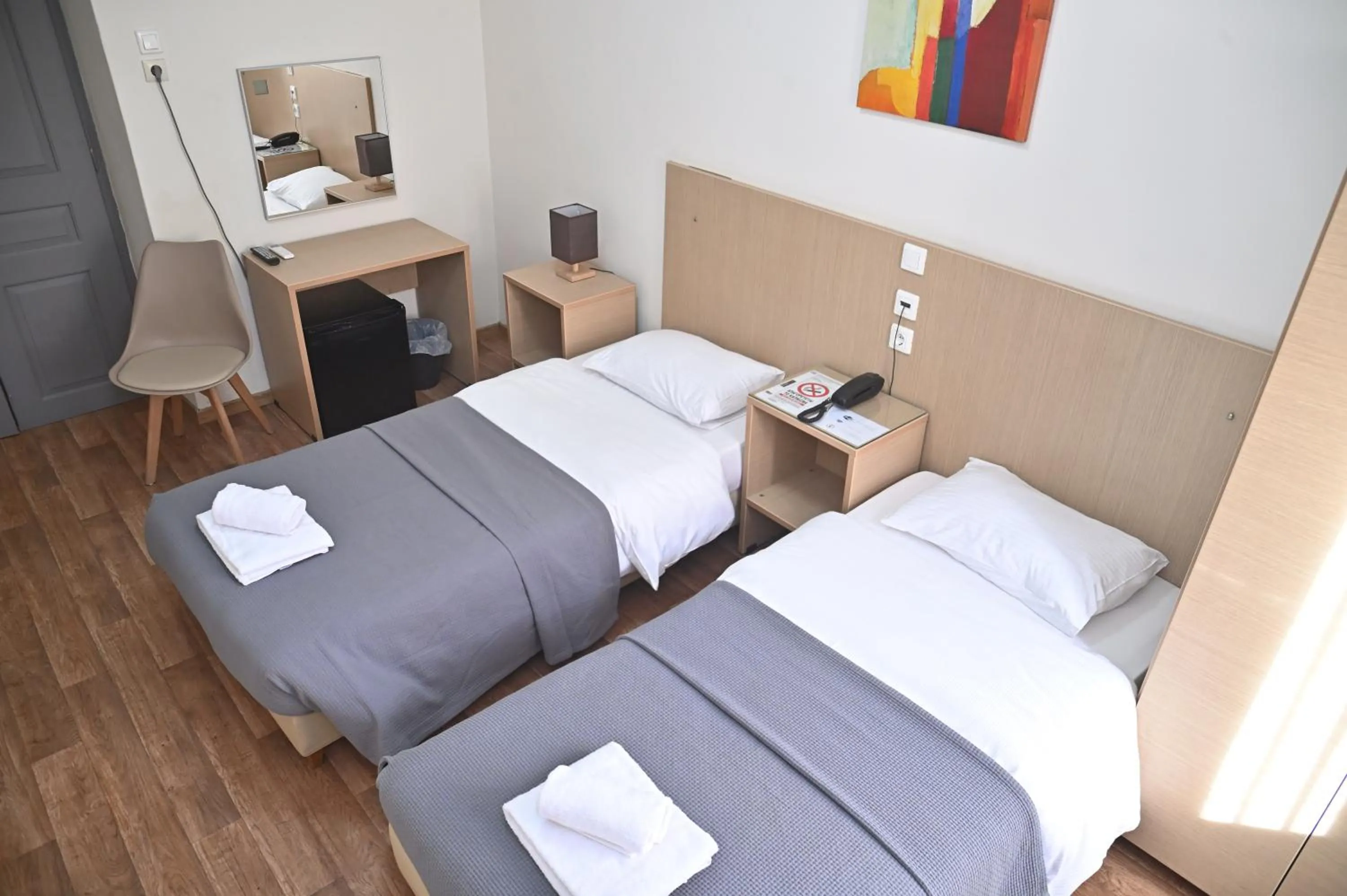 Photo of the whole room, Bed in Kentrikon