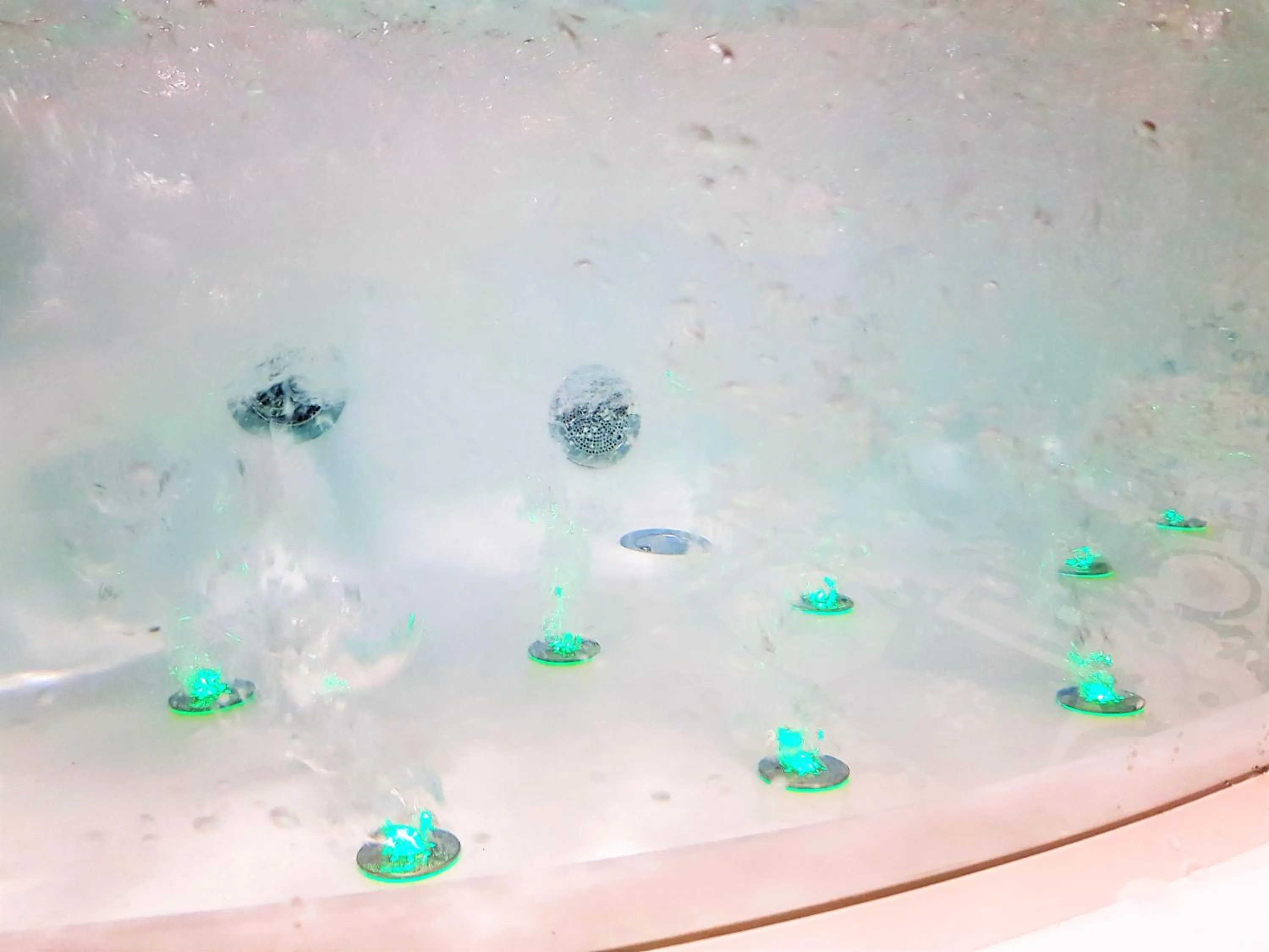 Hot Tub in Le 1615 - Luxe et Spa