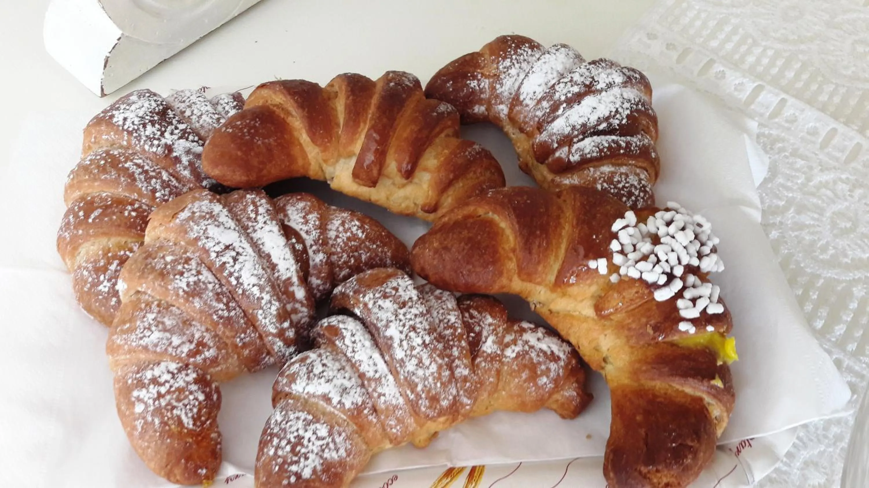 Italian breakfast in La Rosa Tra I Laghi B&B