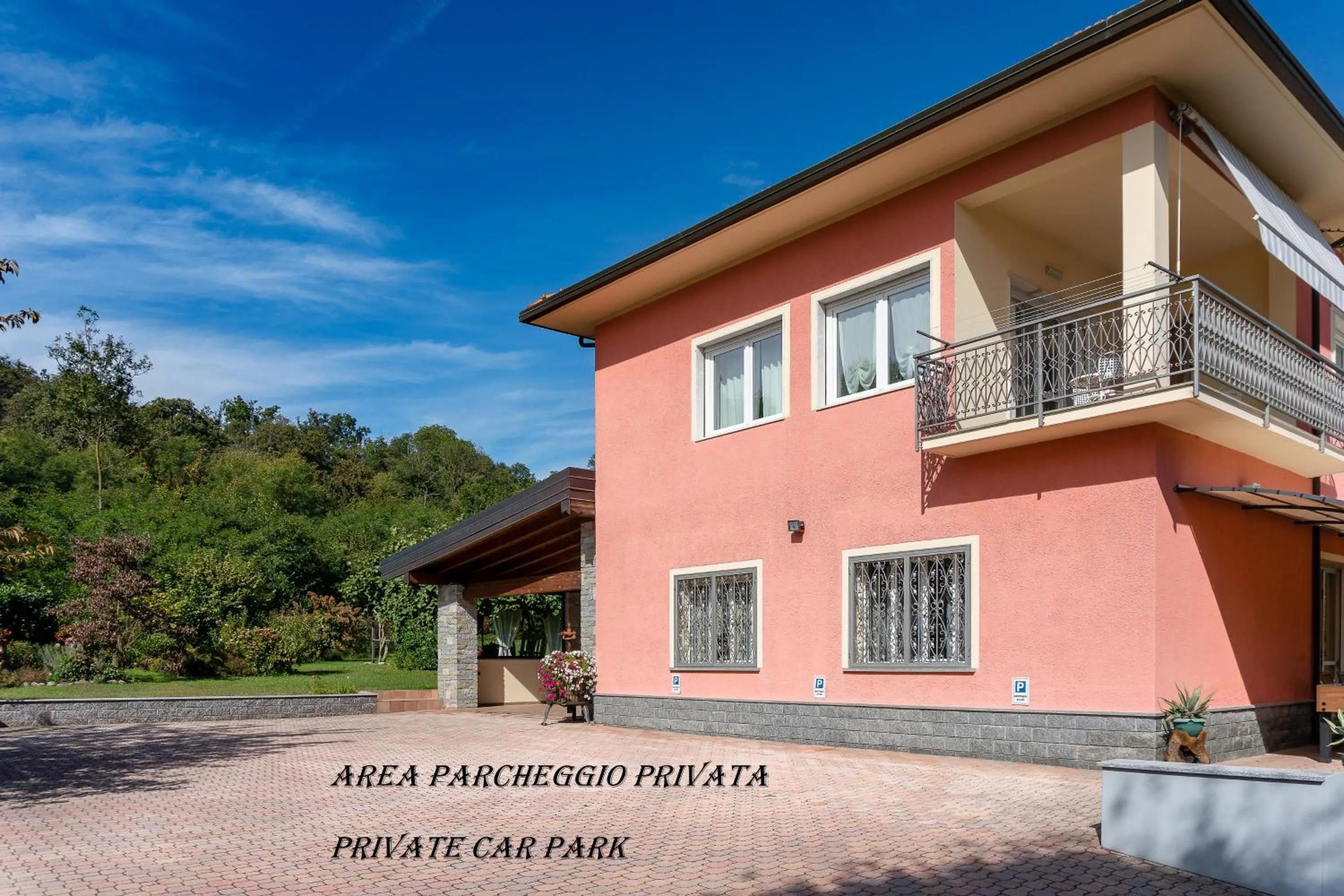 Property building in La Rosa Tra I Laghi B&B