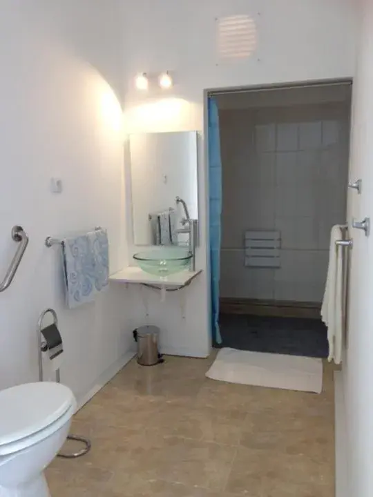 Twin Room - Disability Access in Domestival Twin Room - Disability Access in Domestival