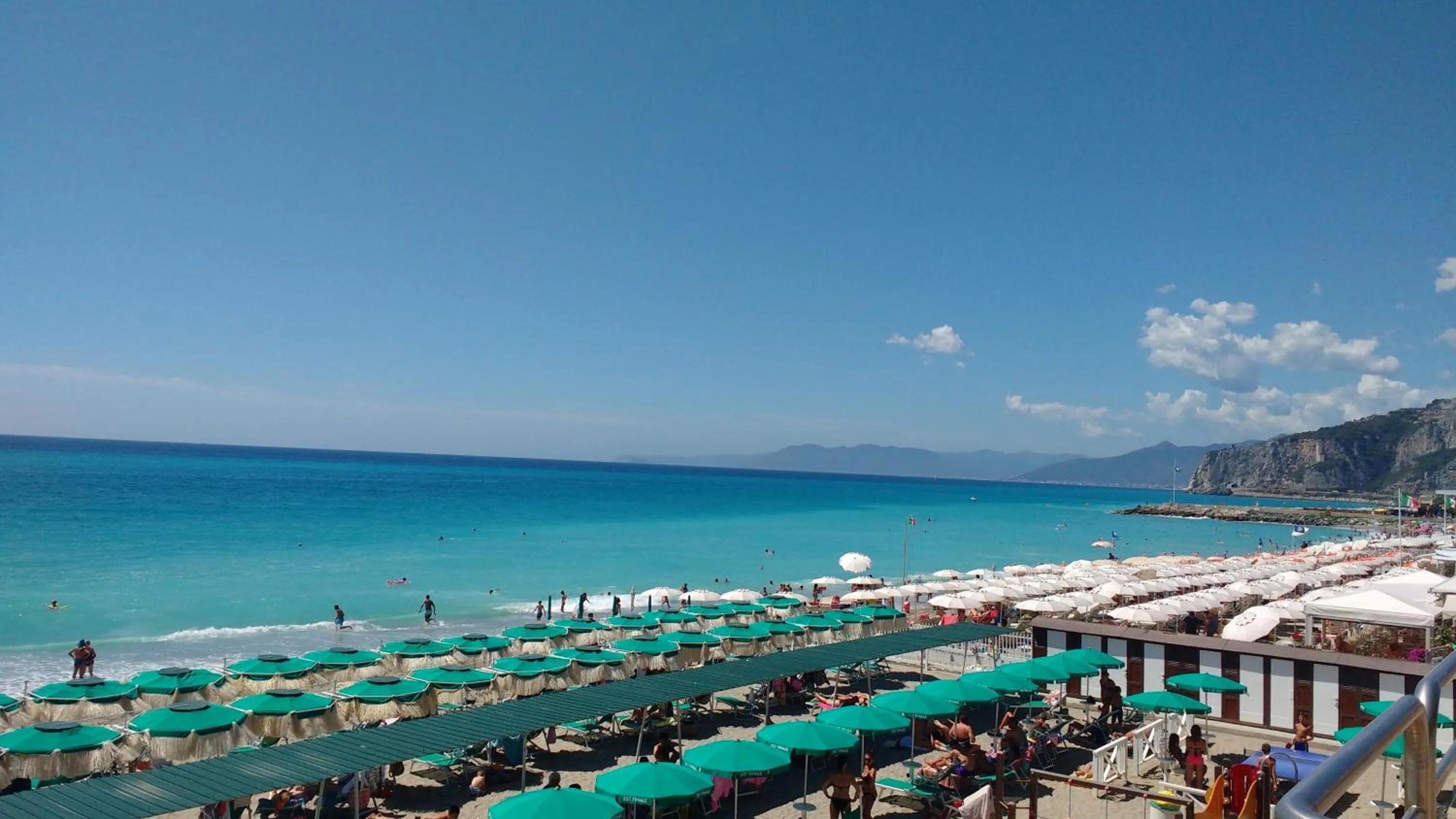 Beach in La vie est belle