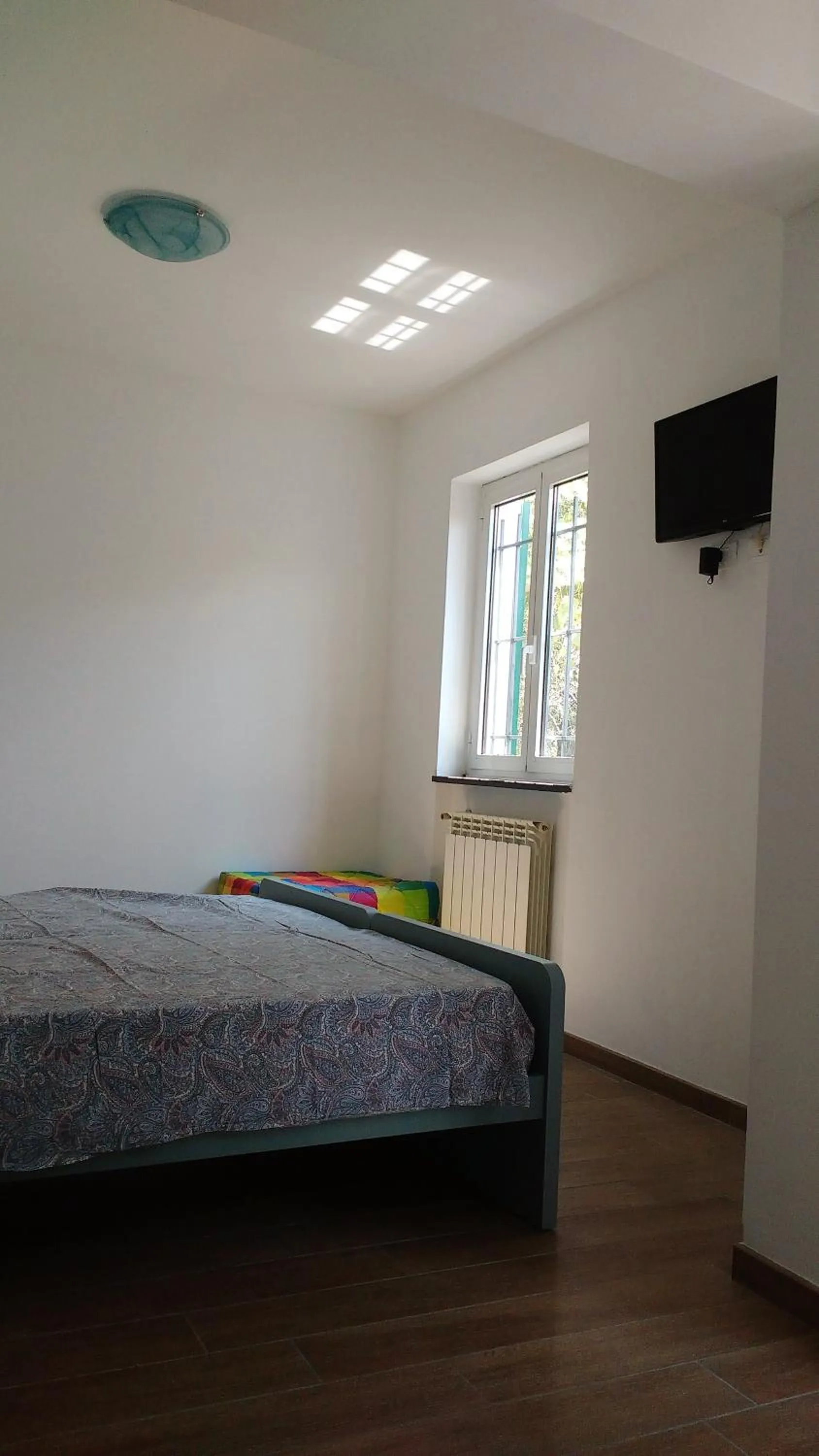 TV and multimedia, Bed in La vie est belle