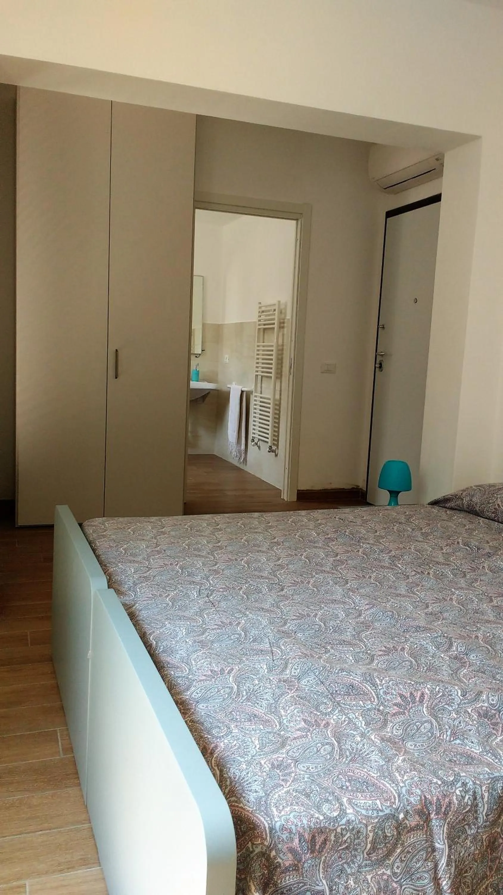 Photo of the whole room, Bed in La vie est belle