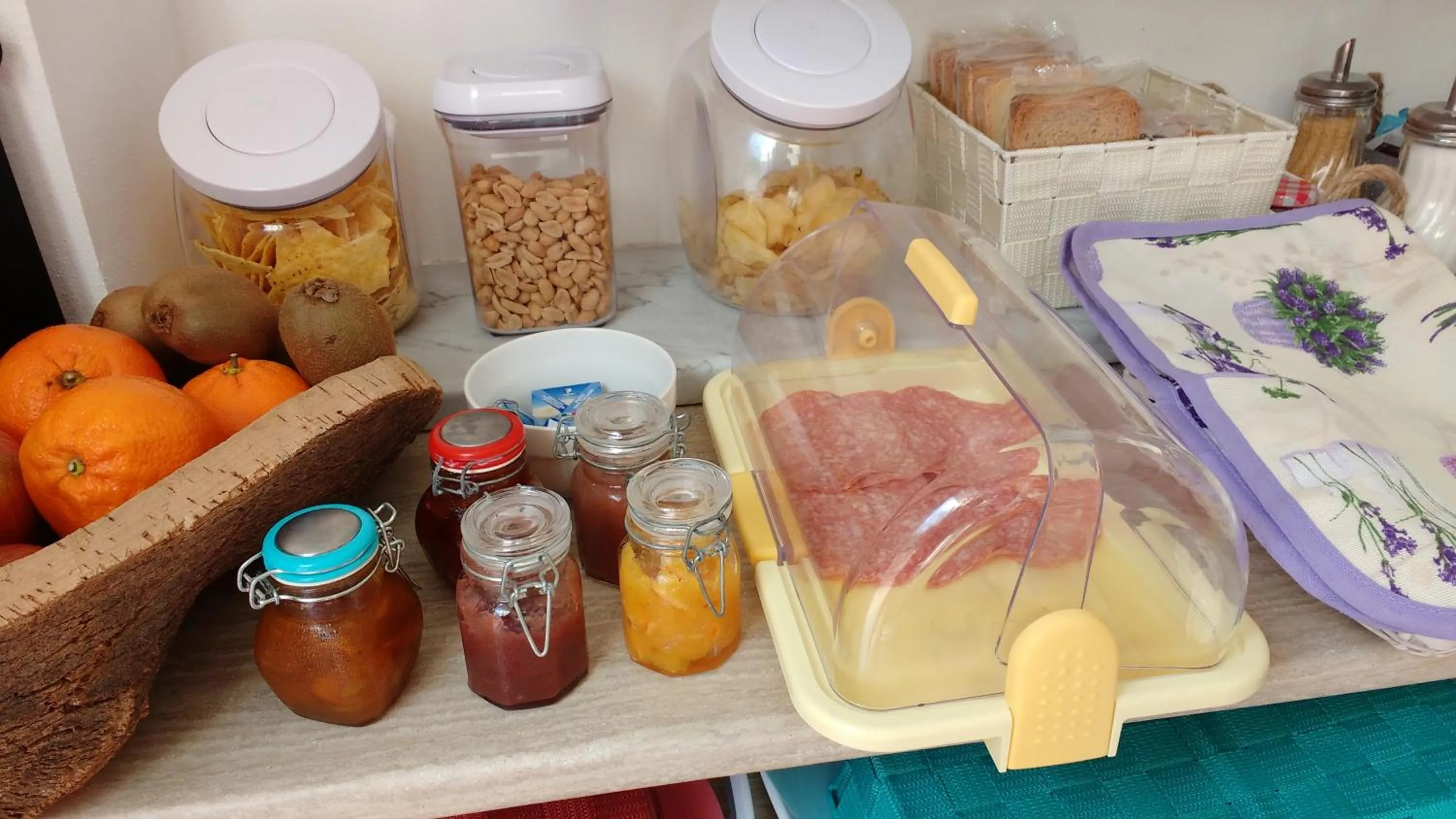 Buffet breakfast in La vie est belle