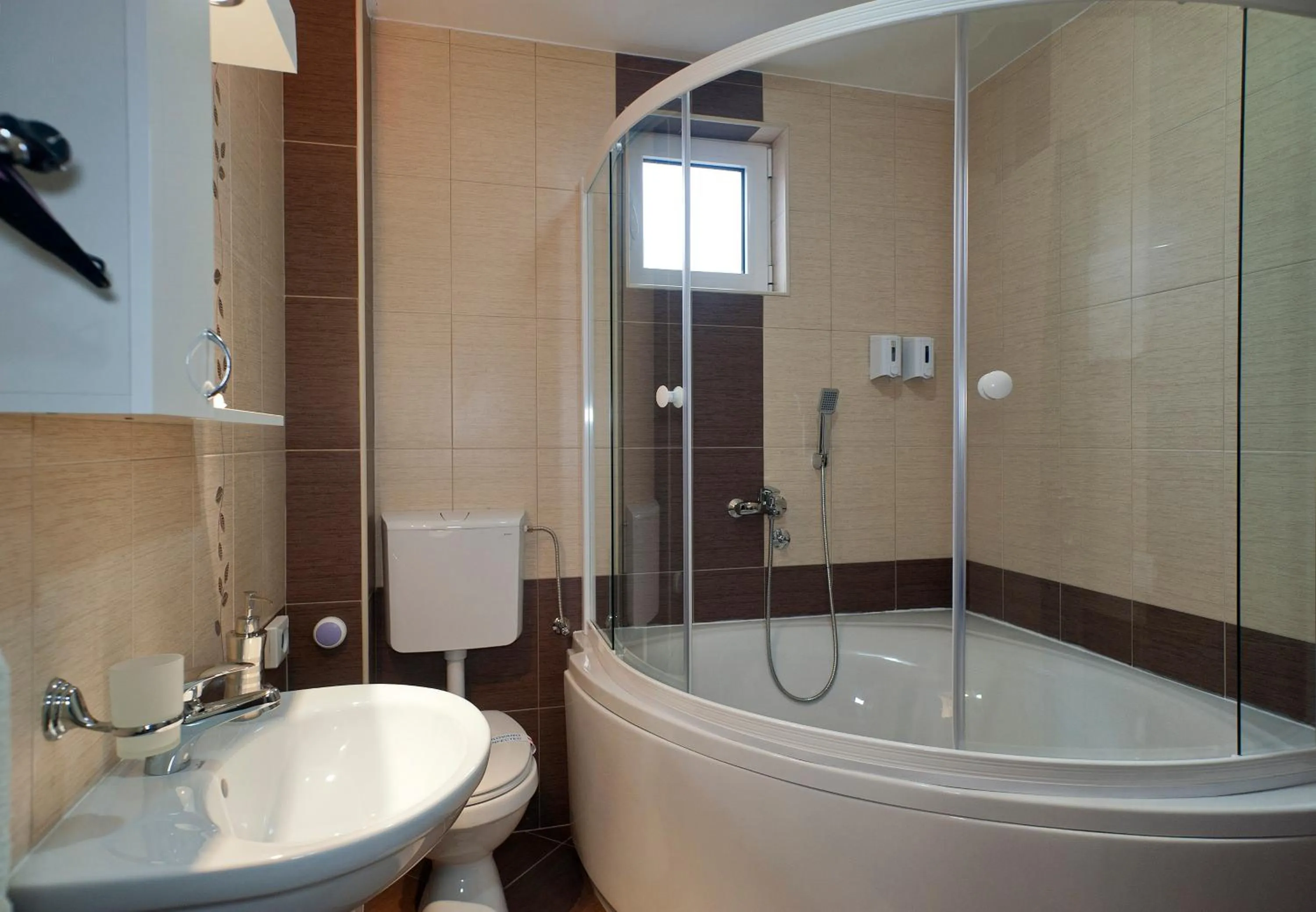 Bathroom in Garni Hotel Lama