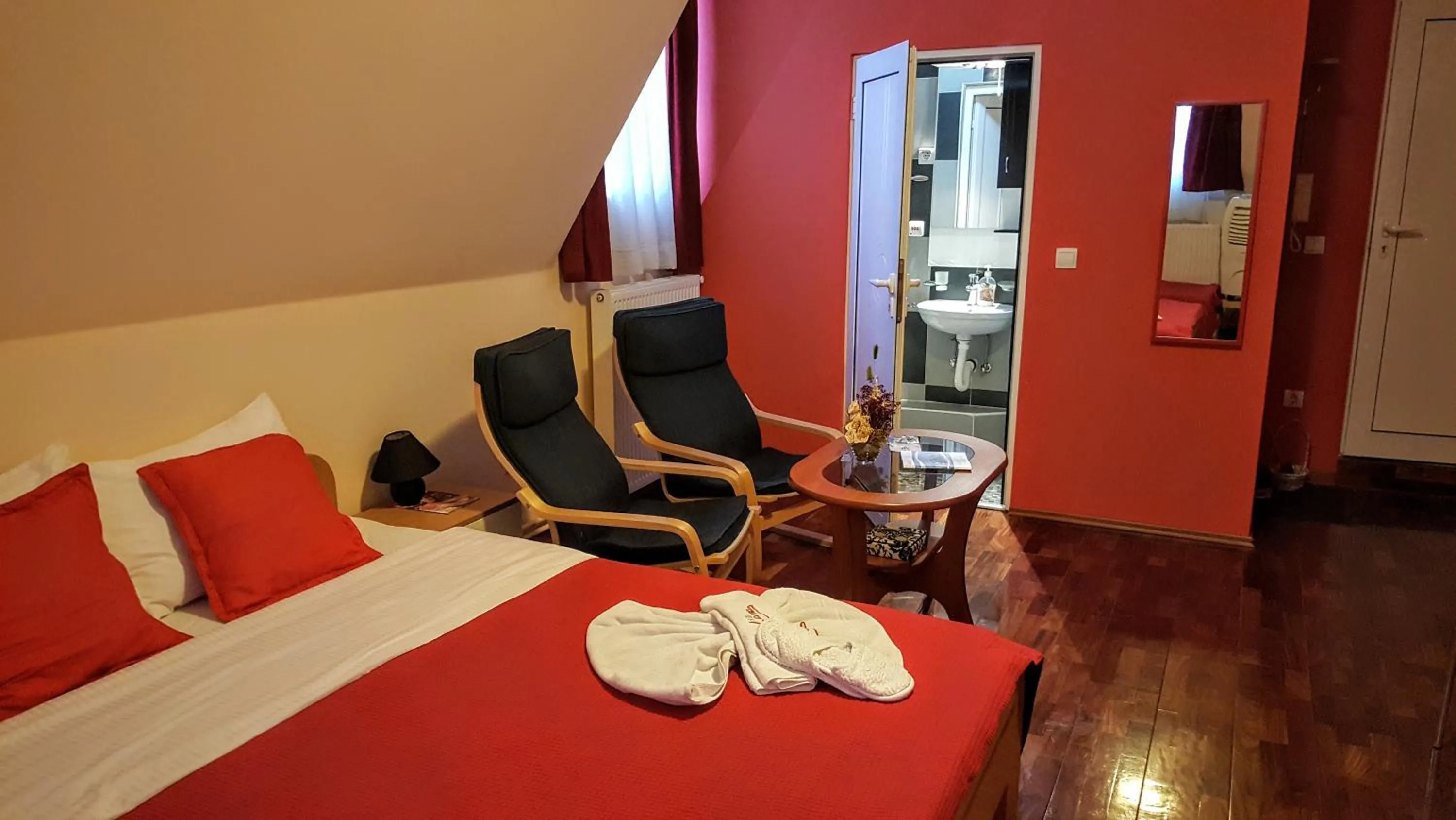 Bed in Garni Hotel Lama