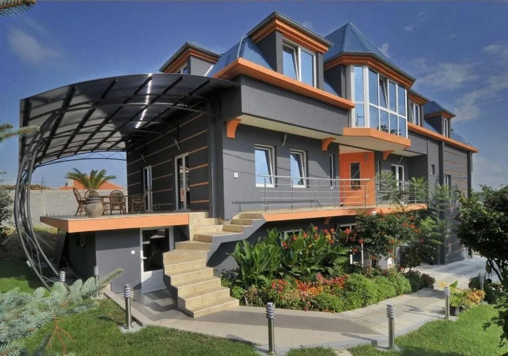 Property building in Garni Hotel Lama