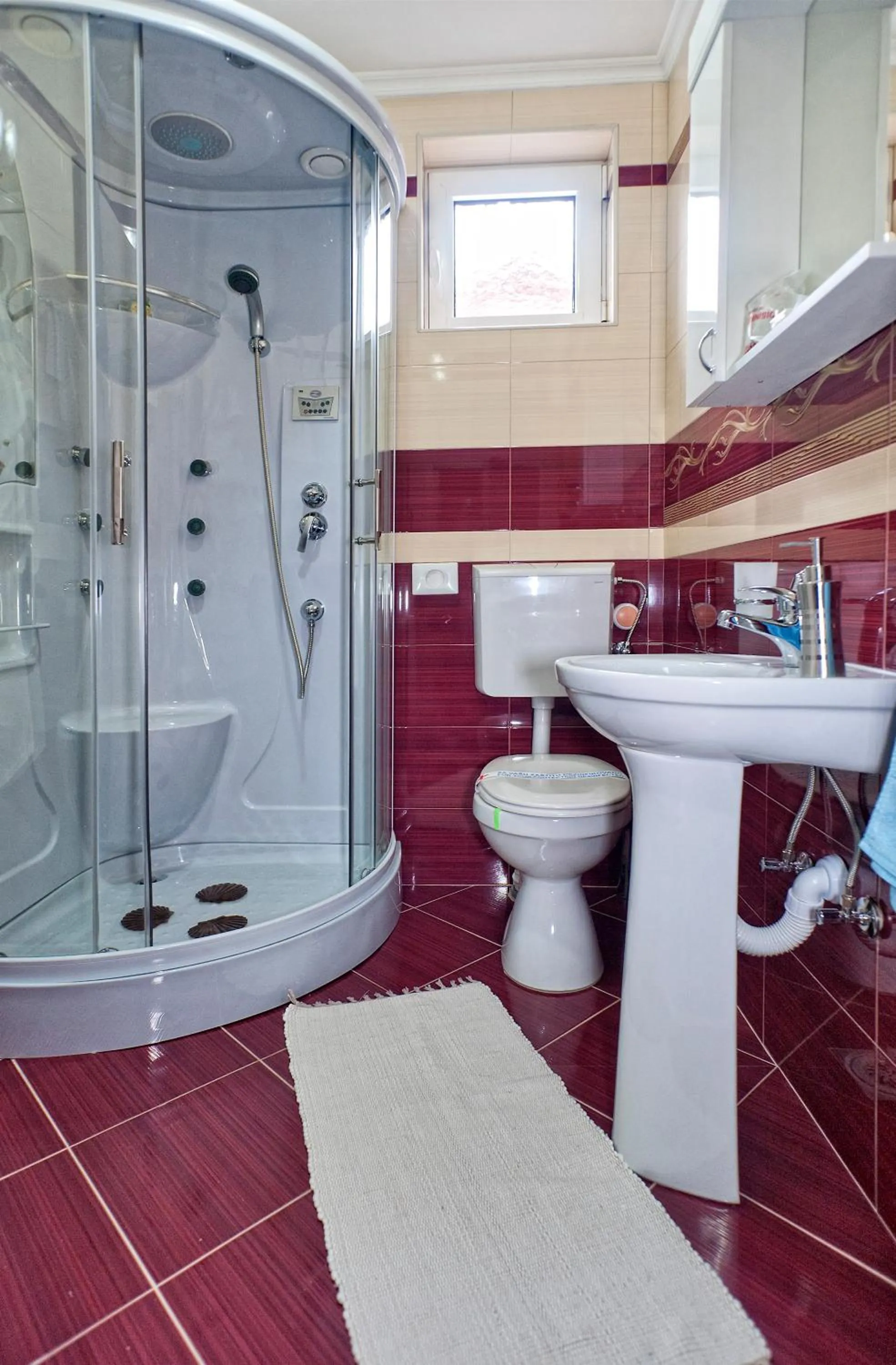 Bathroom in Garni Hotel Lama