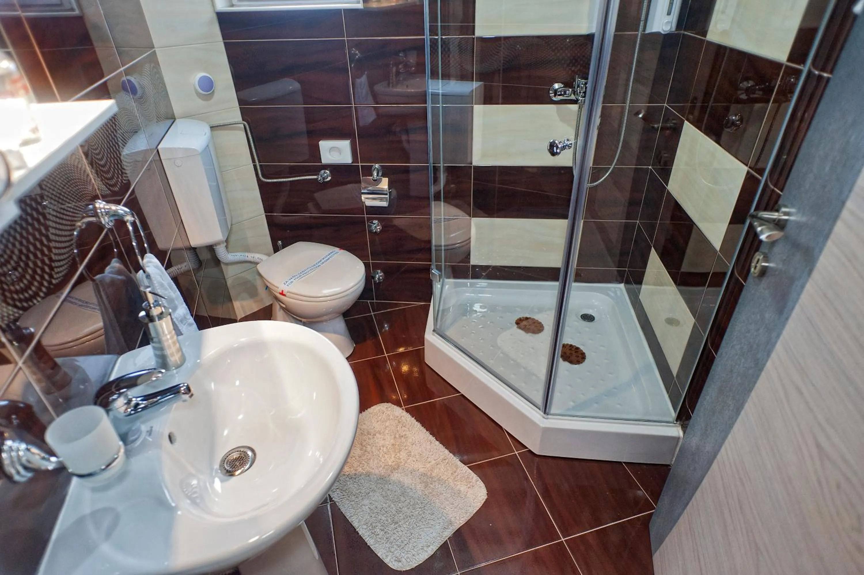 Bathroom in Garni Hotel Lama