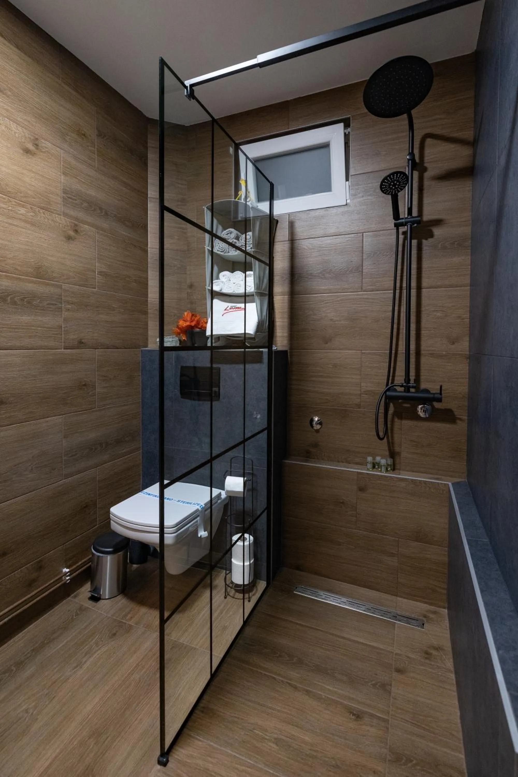 Shower in Garni Hotel Lama