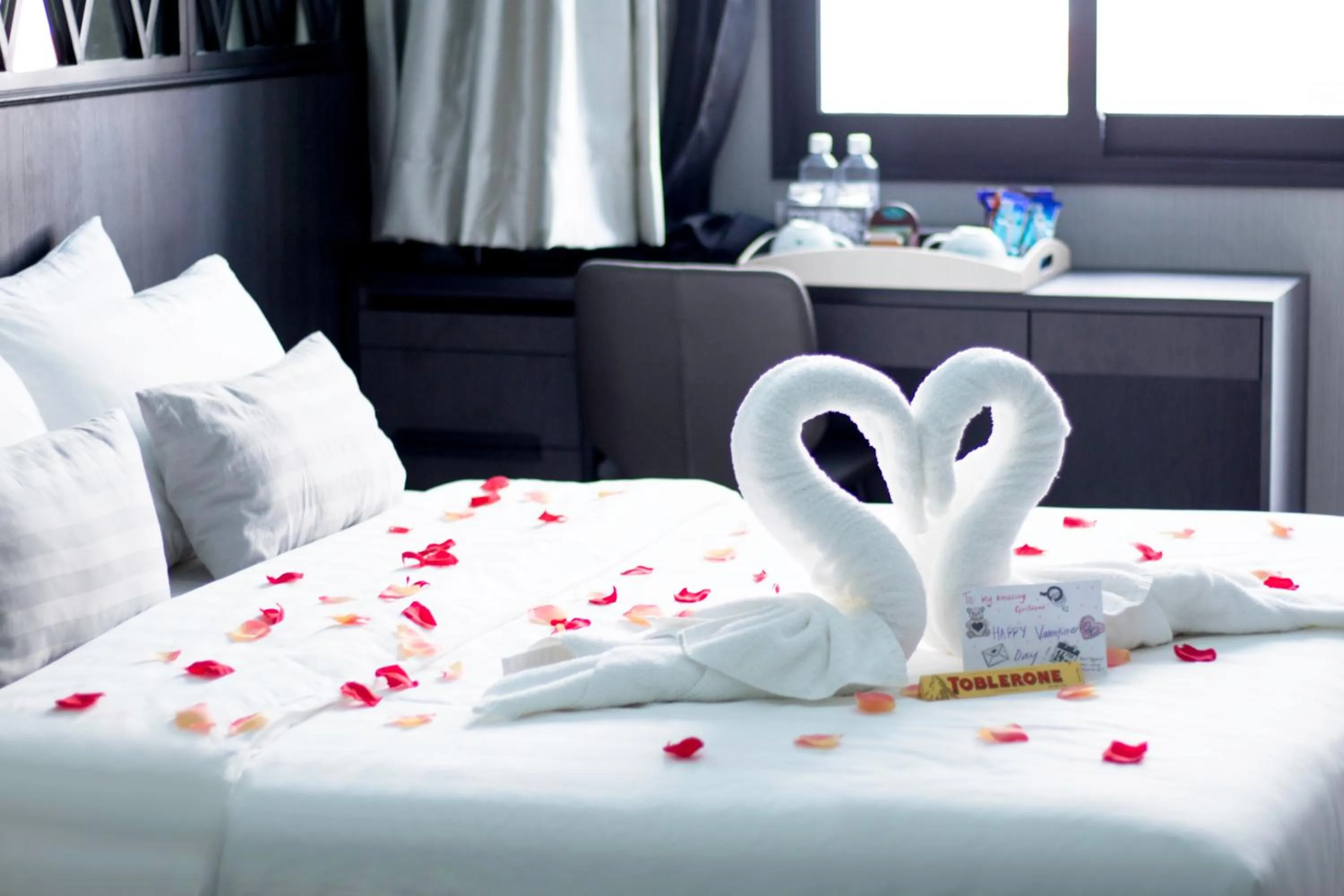 Decorative detail, Bed in Hotel NuVe Urbane