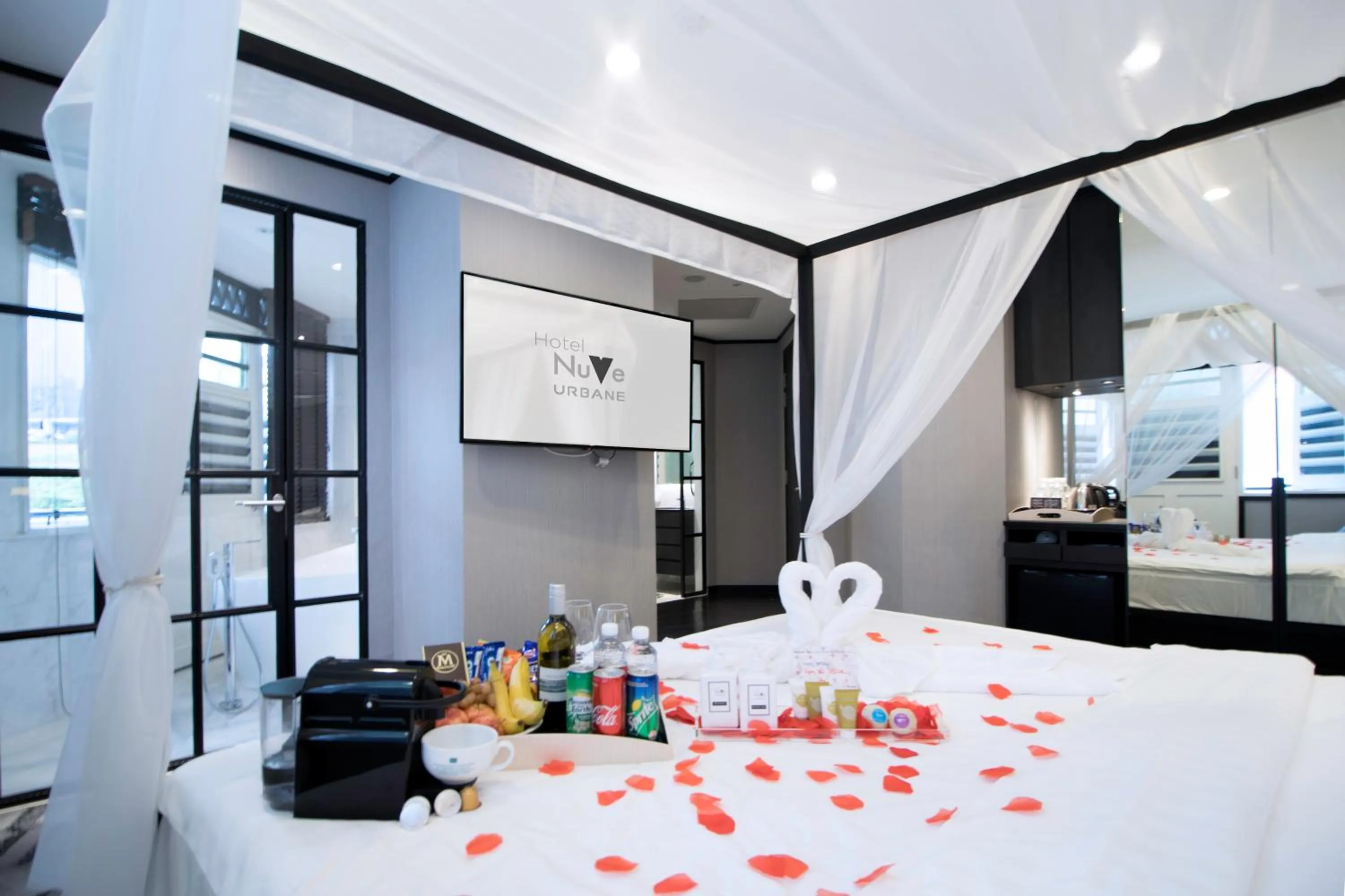 Decorative detail, Bed in Hotel NuVe Urbane