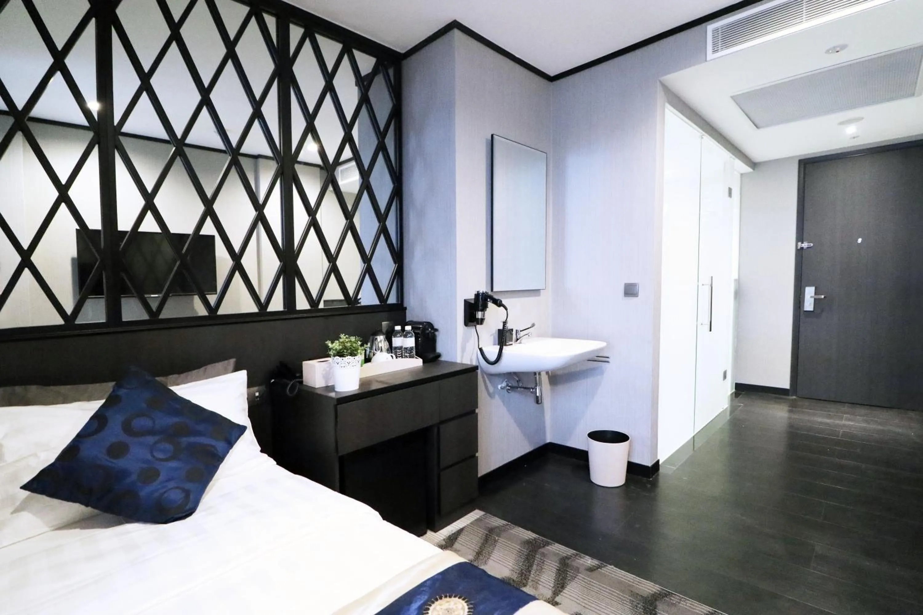 Photo of the whole room, Bed in Hotel NuVe Urbane