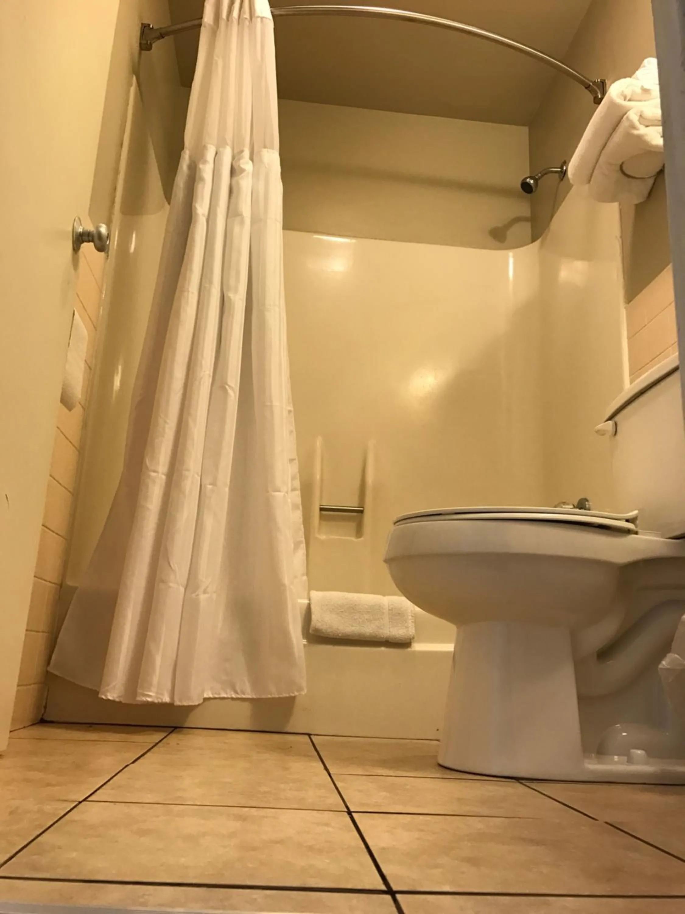 Bathroom in Blue Note Motor Inn