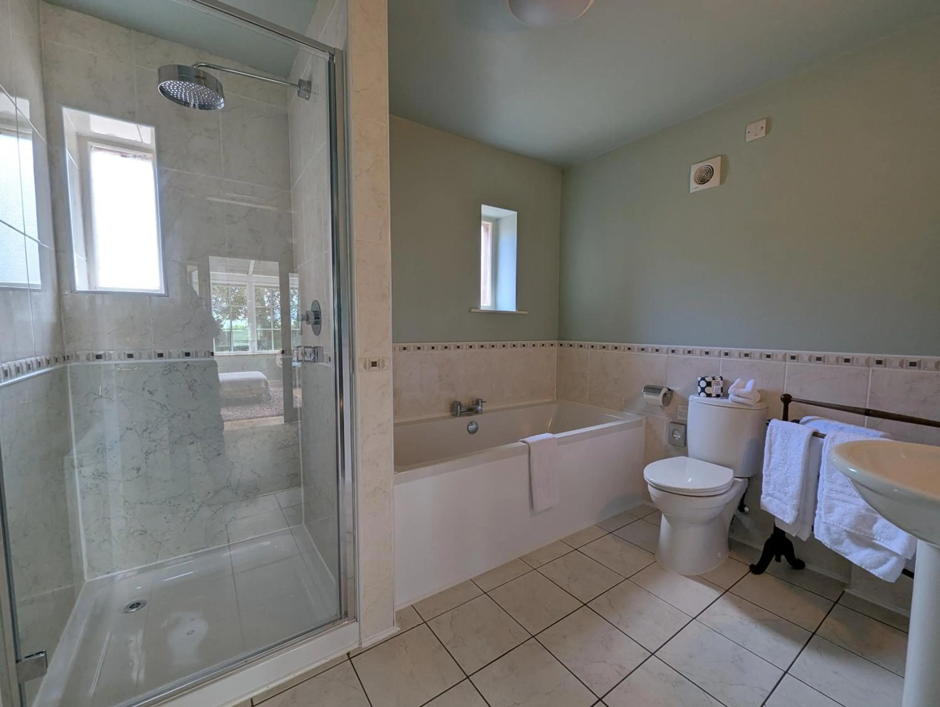 Shower in Trigony Hotel and Garden Spa