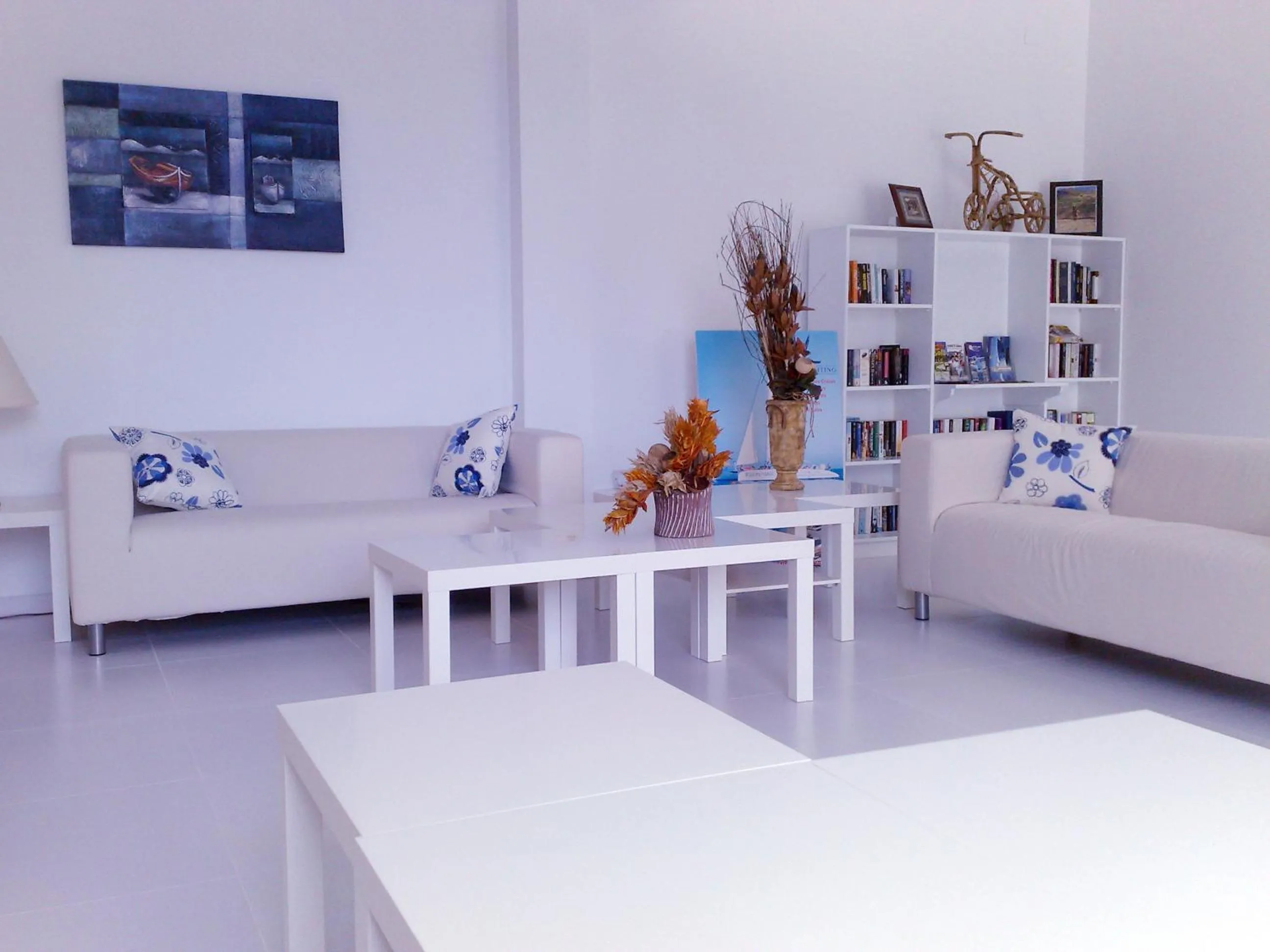 Library in Hilltop Gardens Hotel Apartments