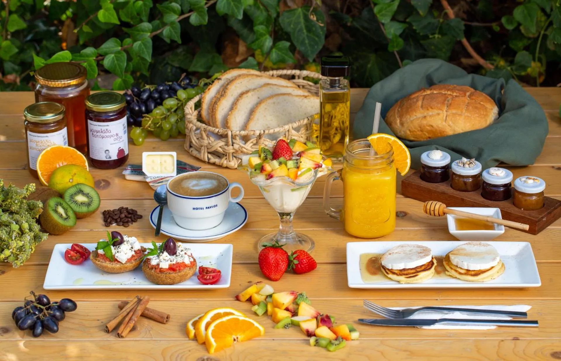 Food and drinks in Pavlos Hotel