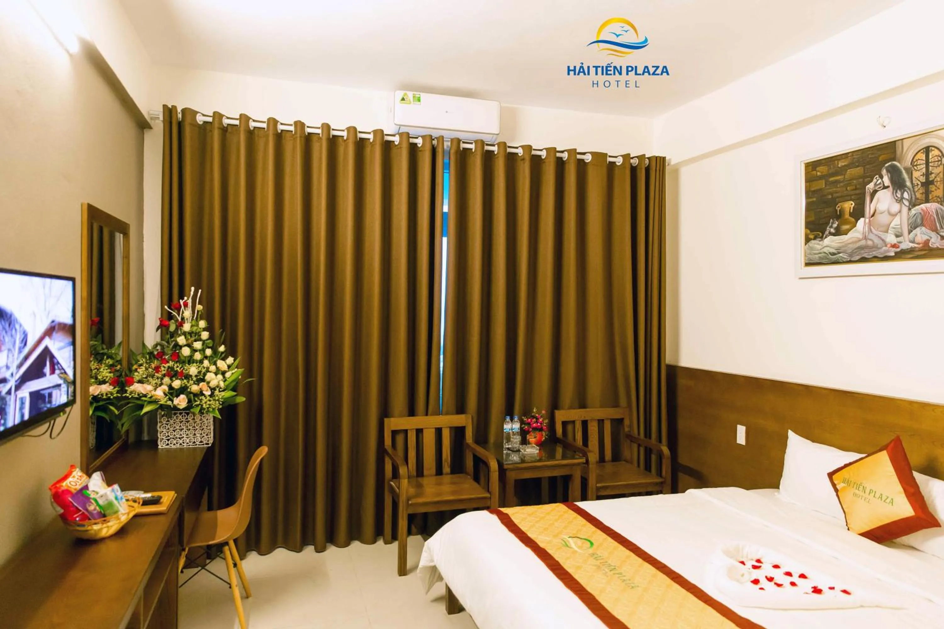 Bed in Hai Tien Plaza Hotel