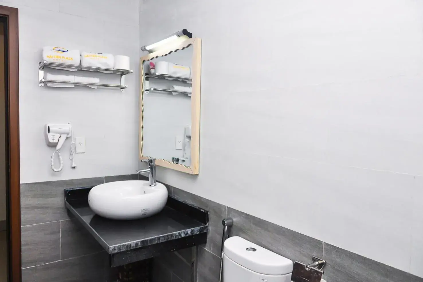 Standard Double or Twin Room with Garden View in Hai Tien Plaza Hotel Standard Double or Twin Room with Garden View in Hai Tien Plaza Hotel