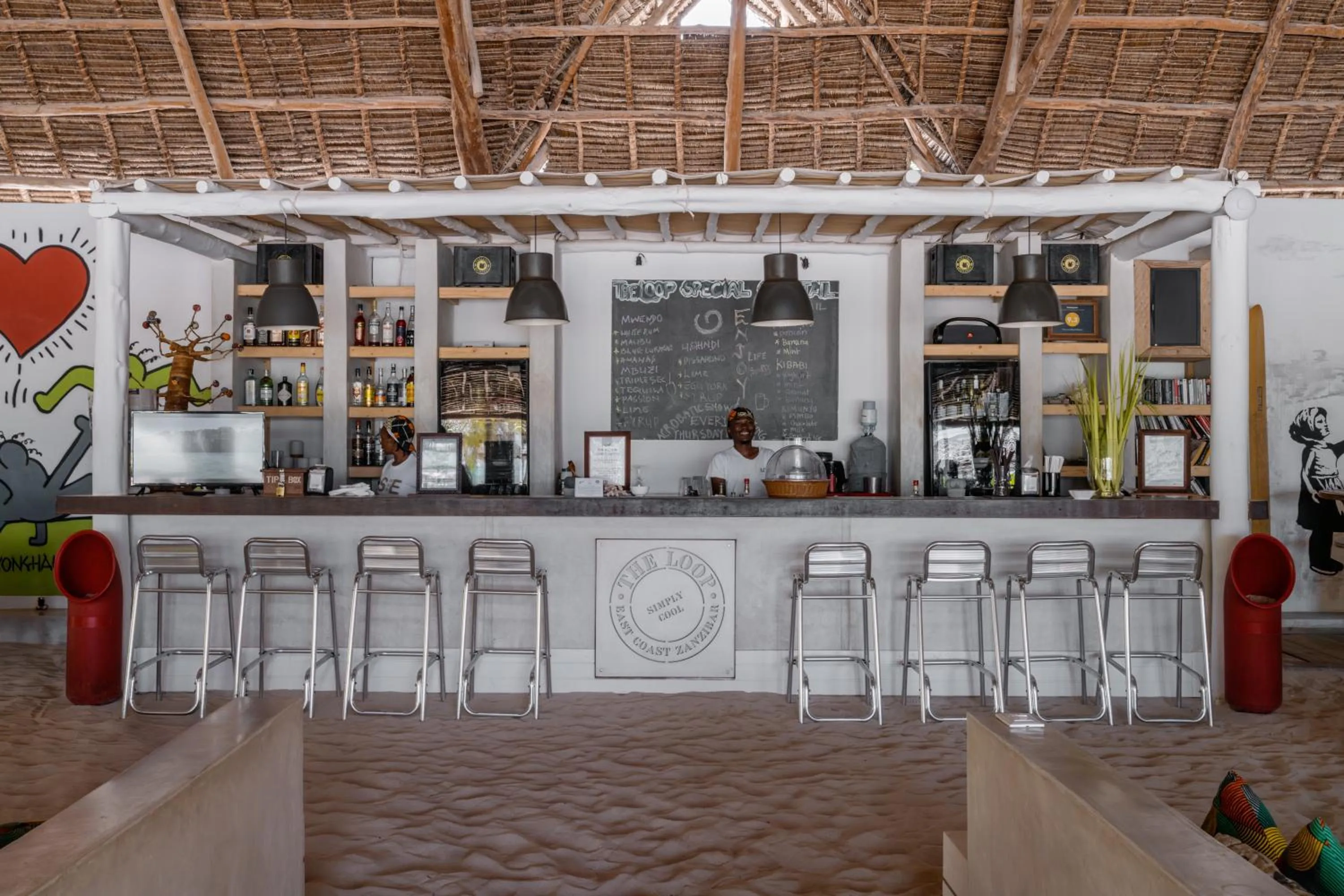 Restaurant/places to eat in The Loop Beach Resort