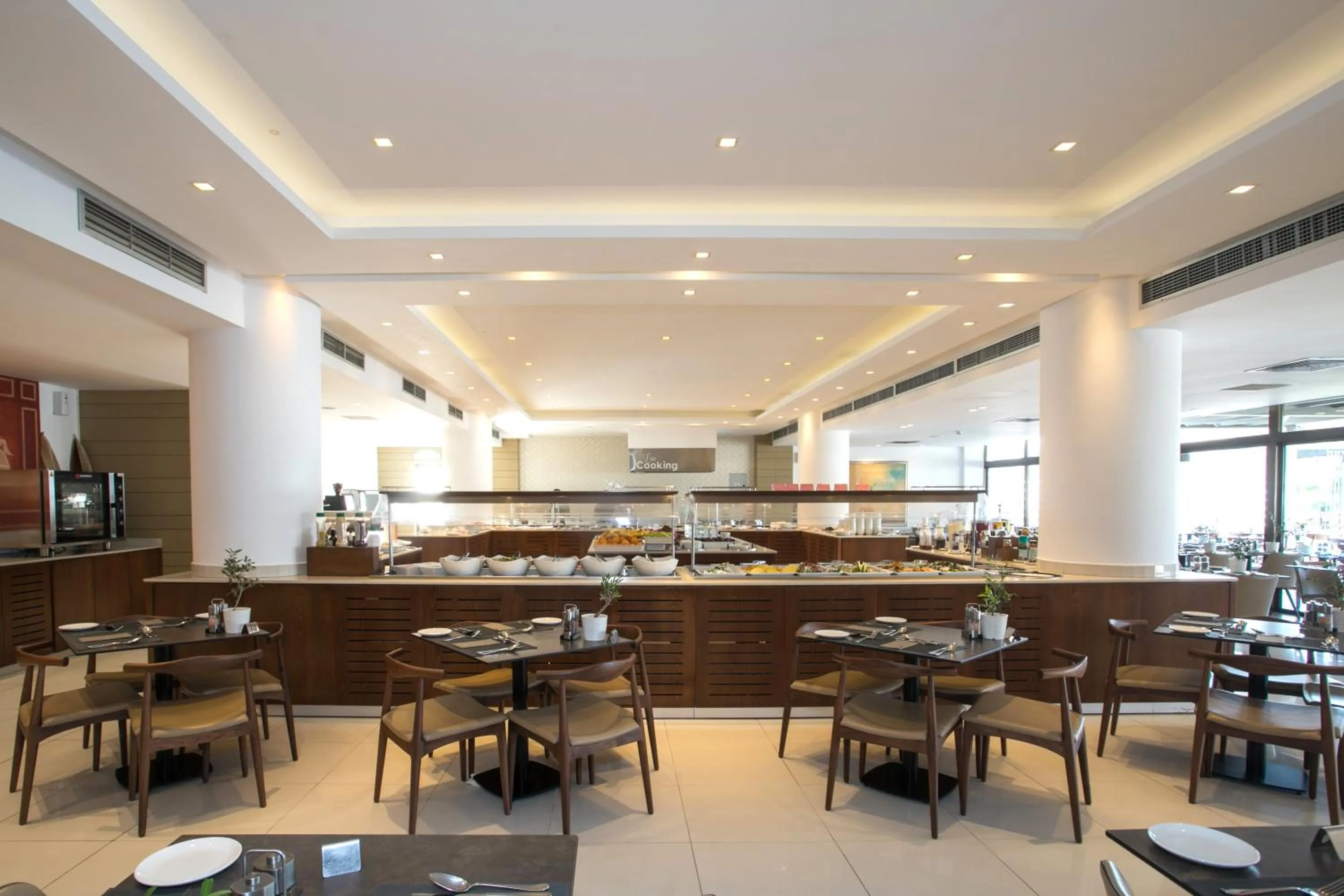 Restaurant/places to eat in Crystal Springs Beach Hotel