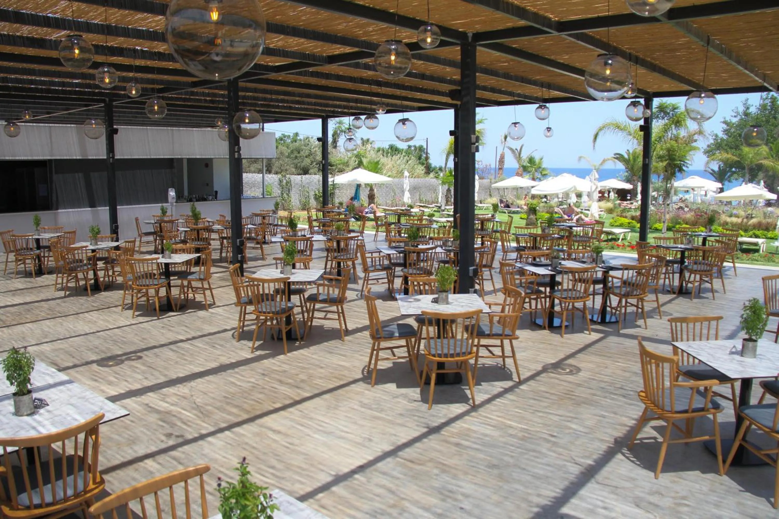 Restaurant/places to eat in Crystal Springs Beach Hotel