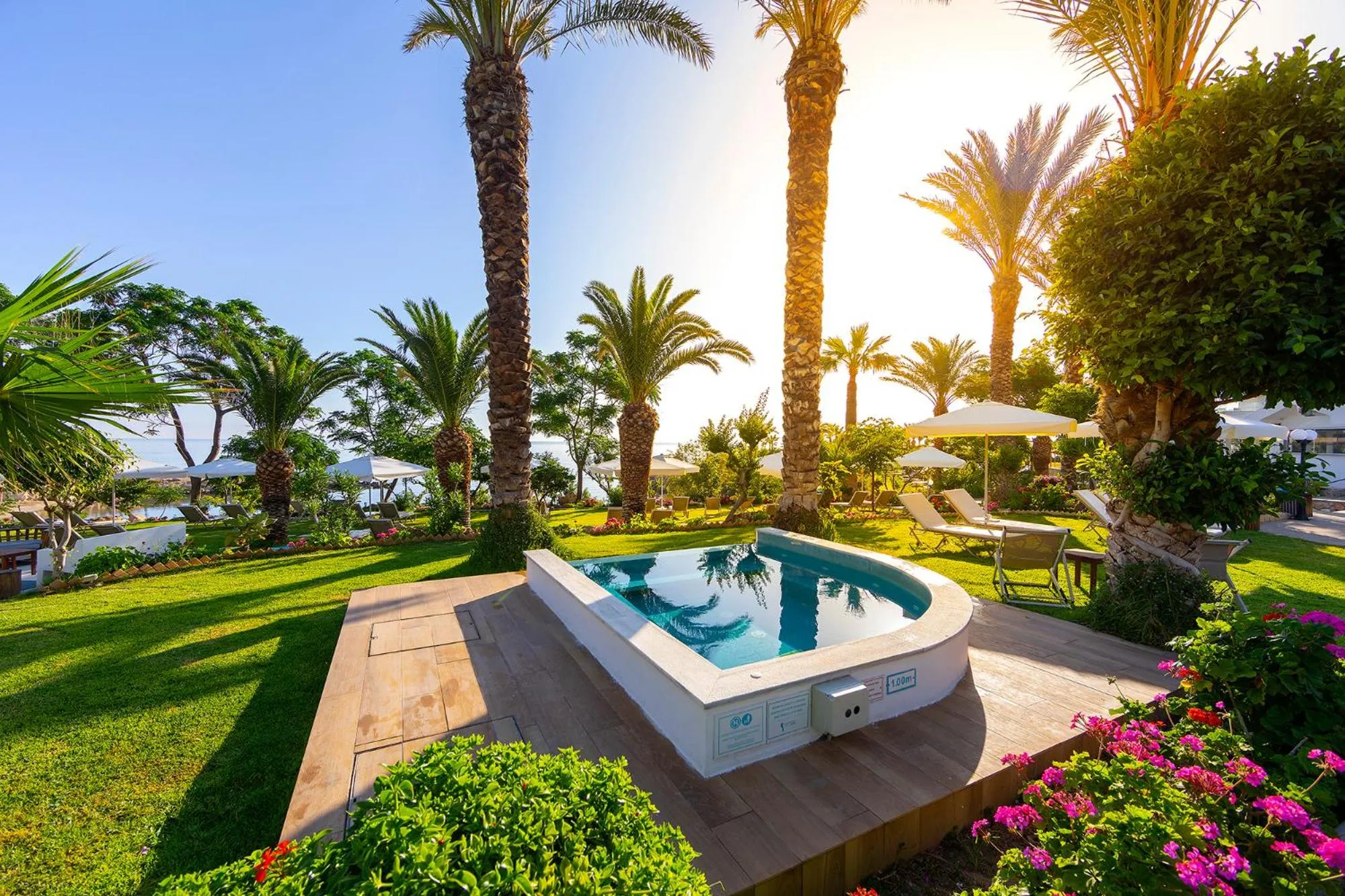 Hot Tub in Crystal Springs Beach Hotel
