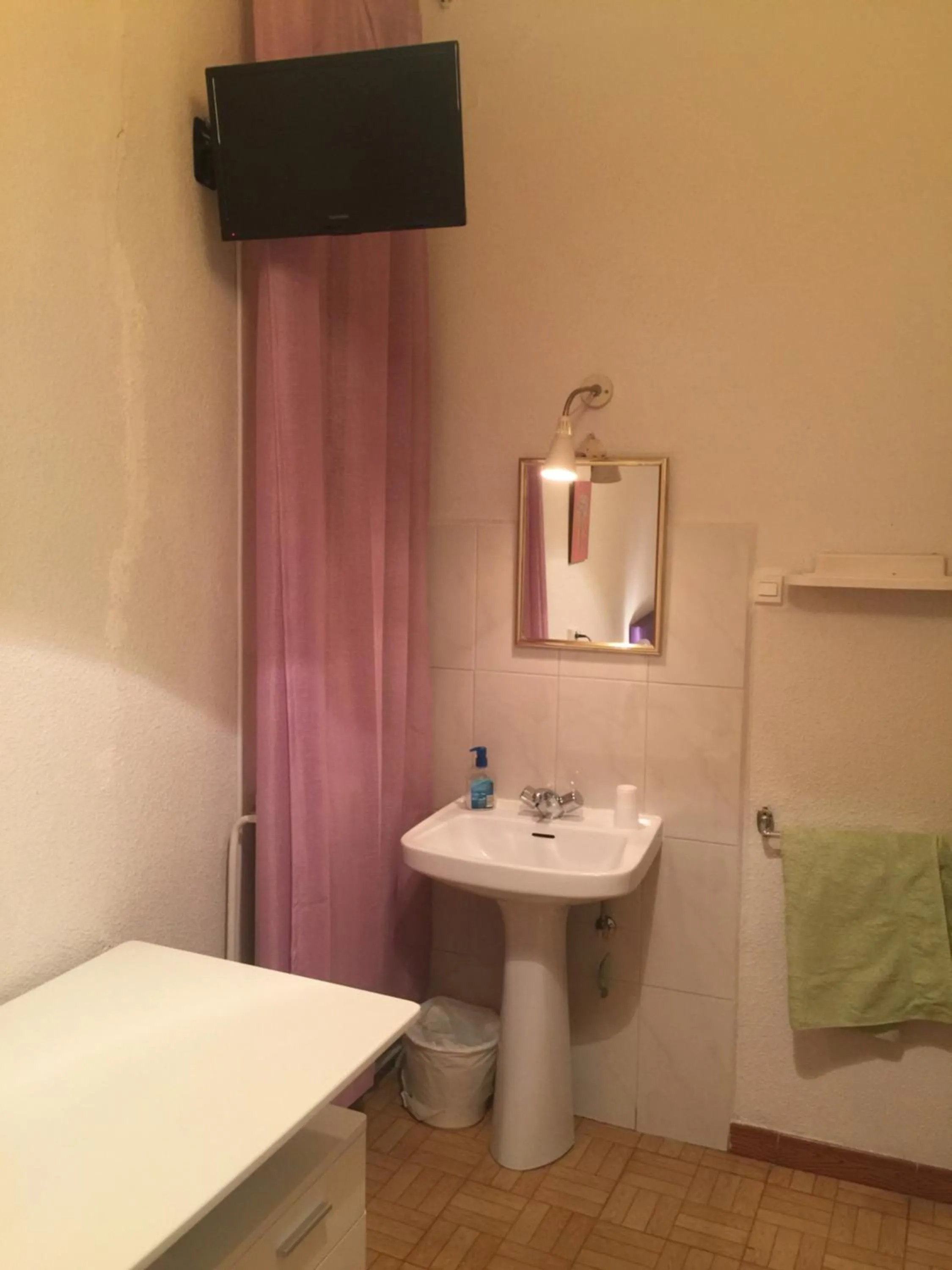 Photo of the whole room in Hostal Murcia