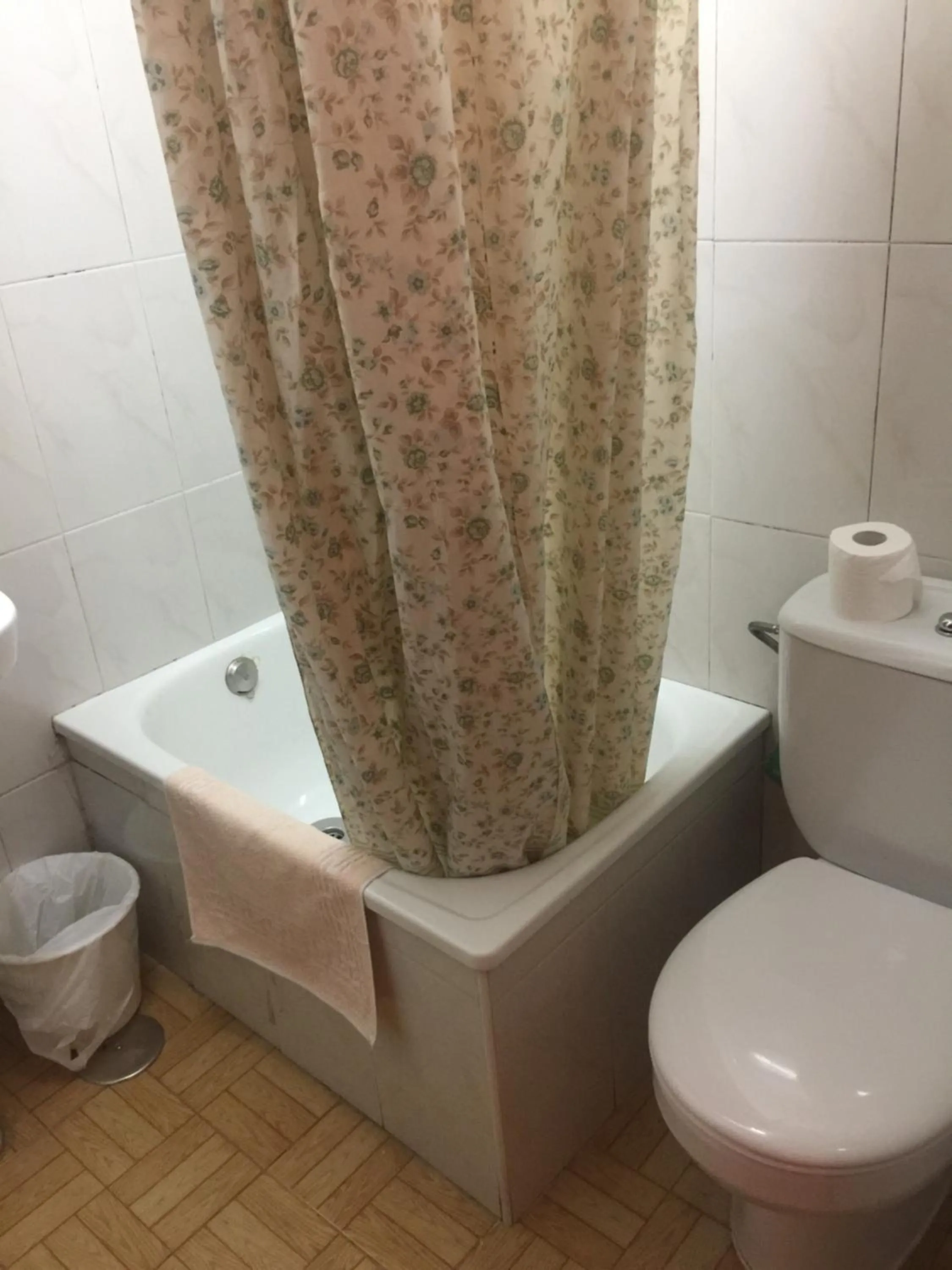 Bathroom in Hostal Murcia