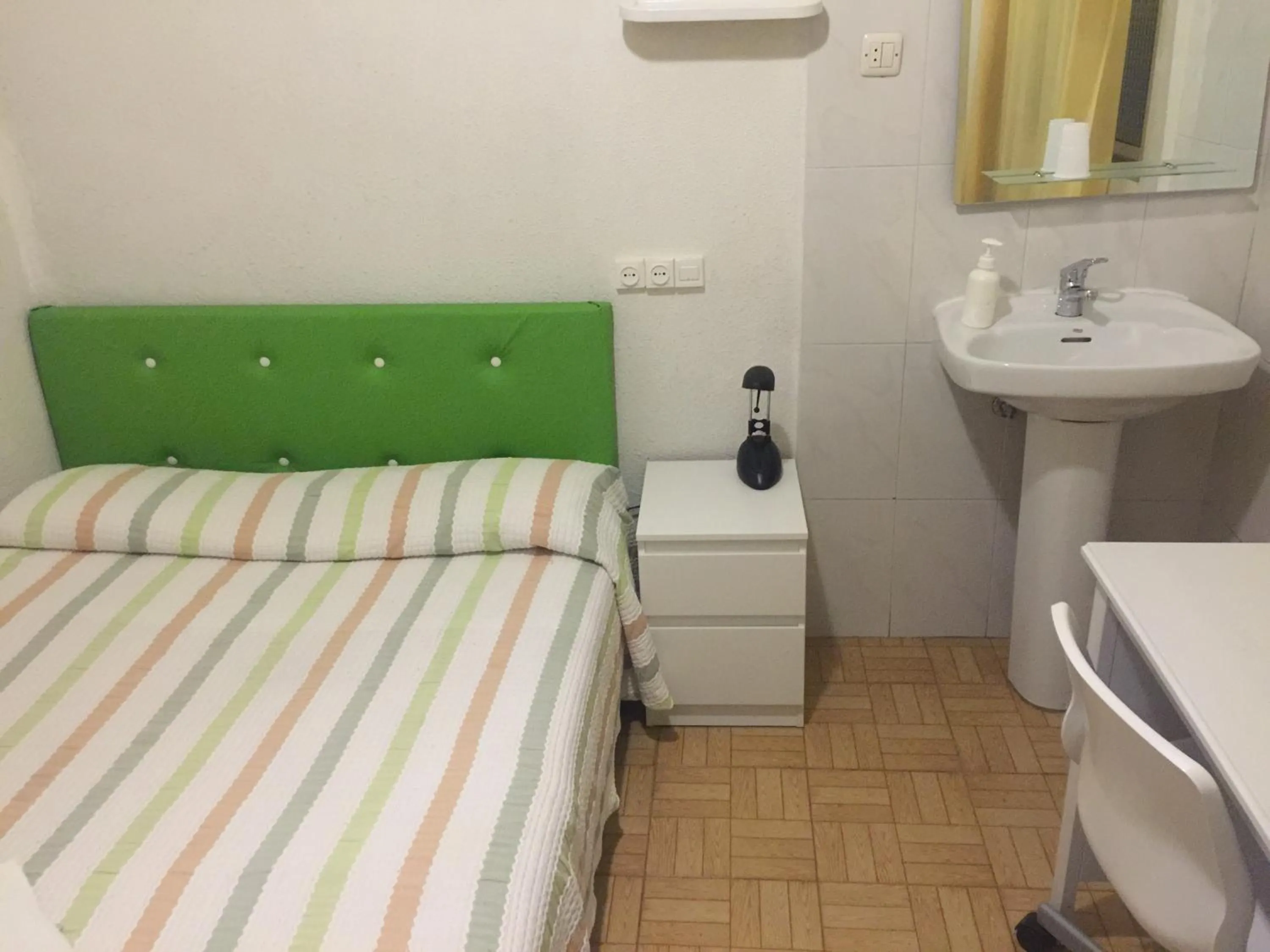 Photo of the whole room in Hostal Murcia