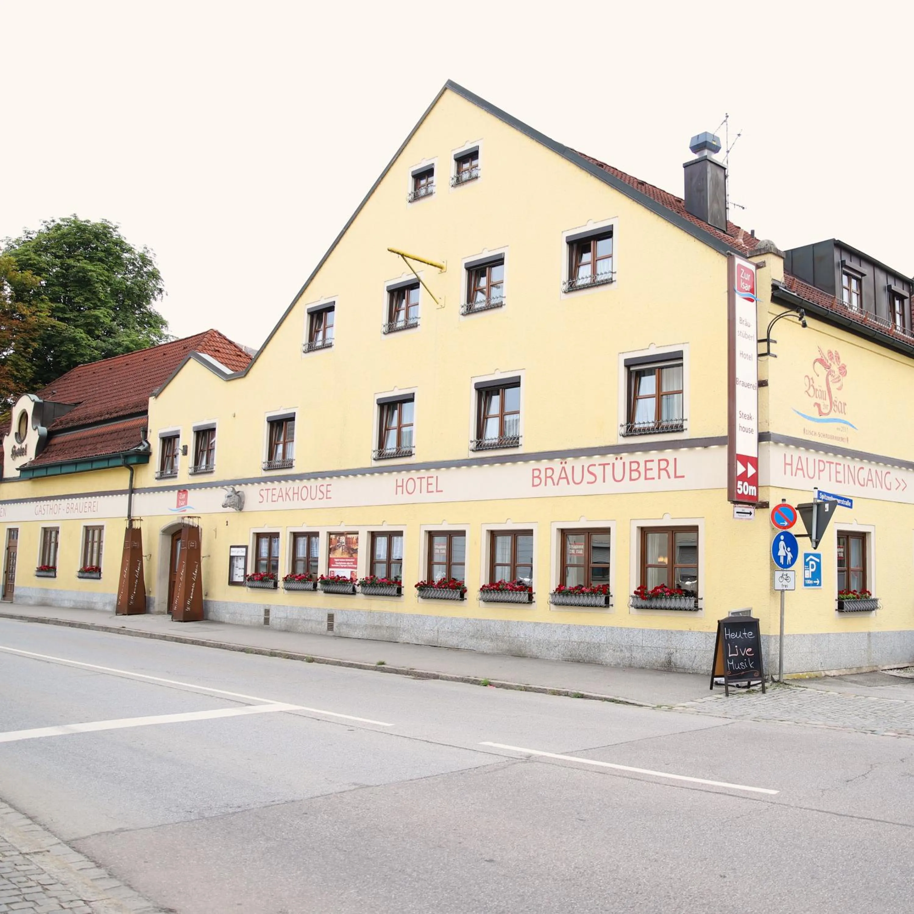 Property building in Hotel zur Isar