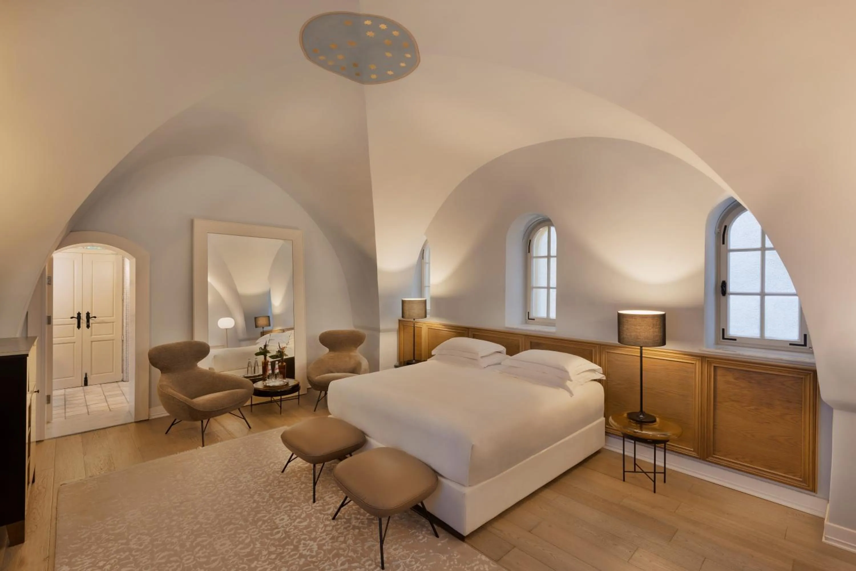 Bed in The Drisco Hotel Tel Aviv - Relais & Châteaux