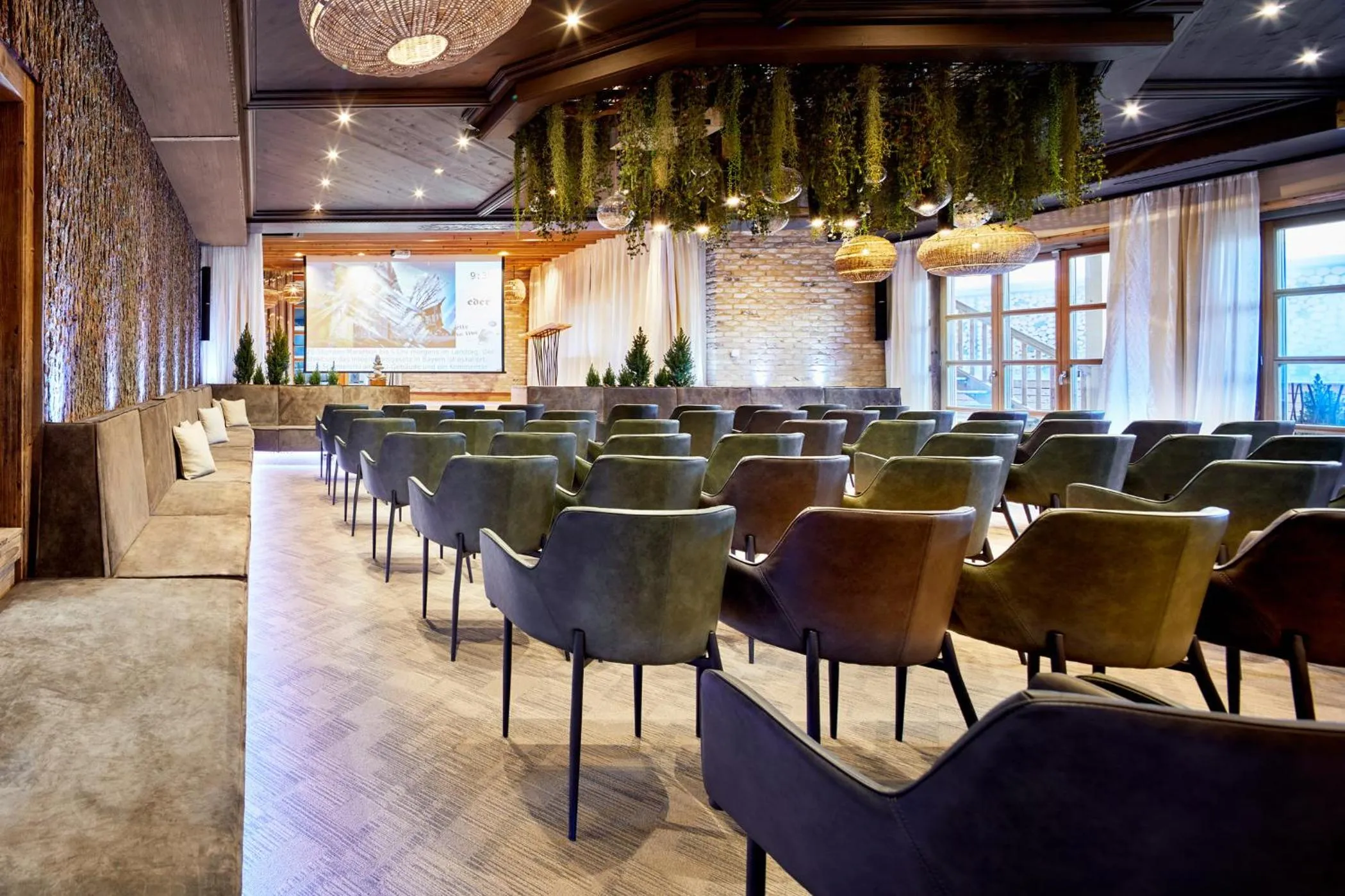 Restaurant/places to eat in Lifestyle Hotel eder