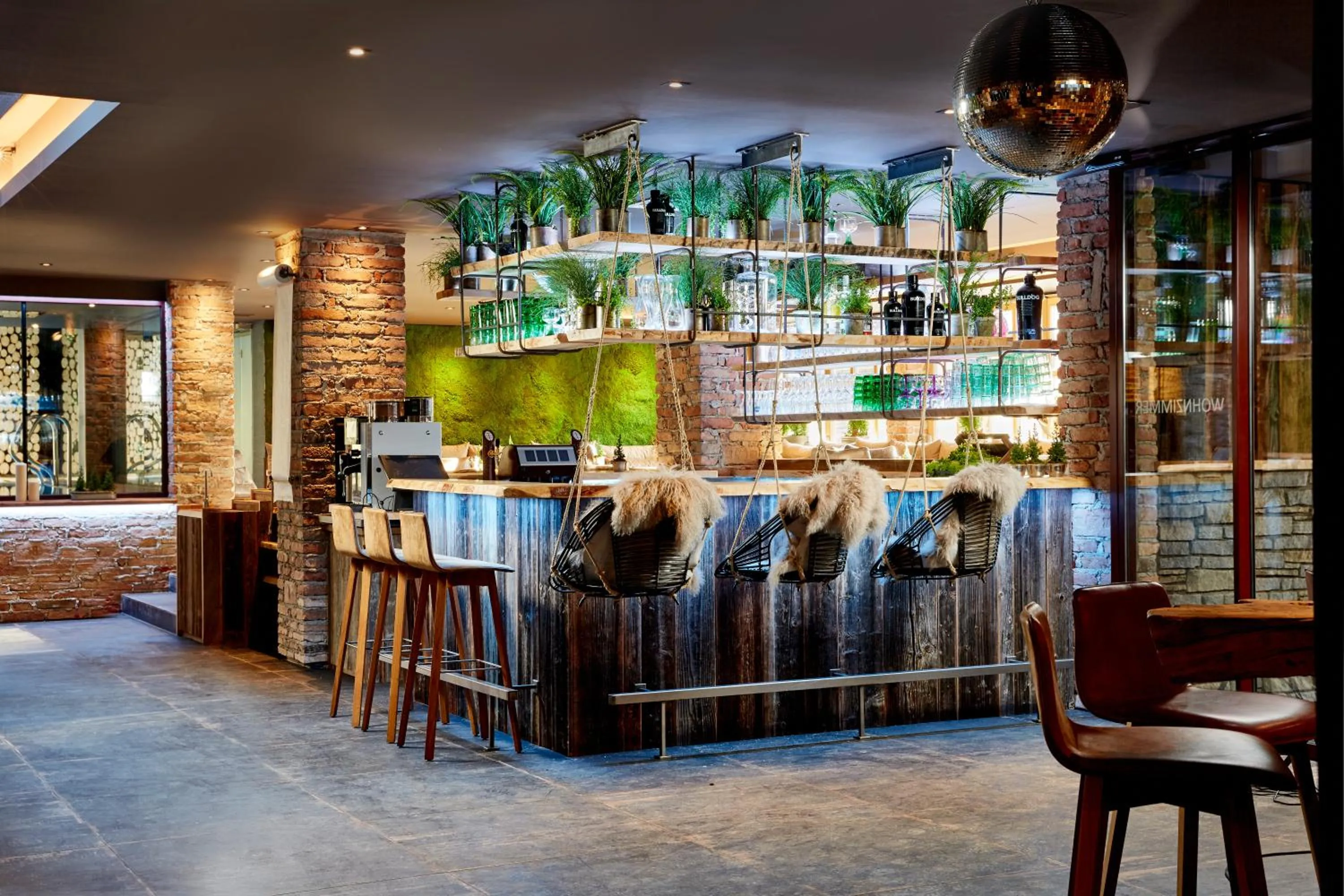 Restaurant/places to eat in Lifestyle Hotel eder