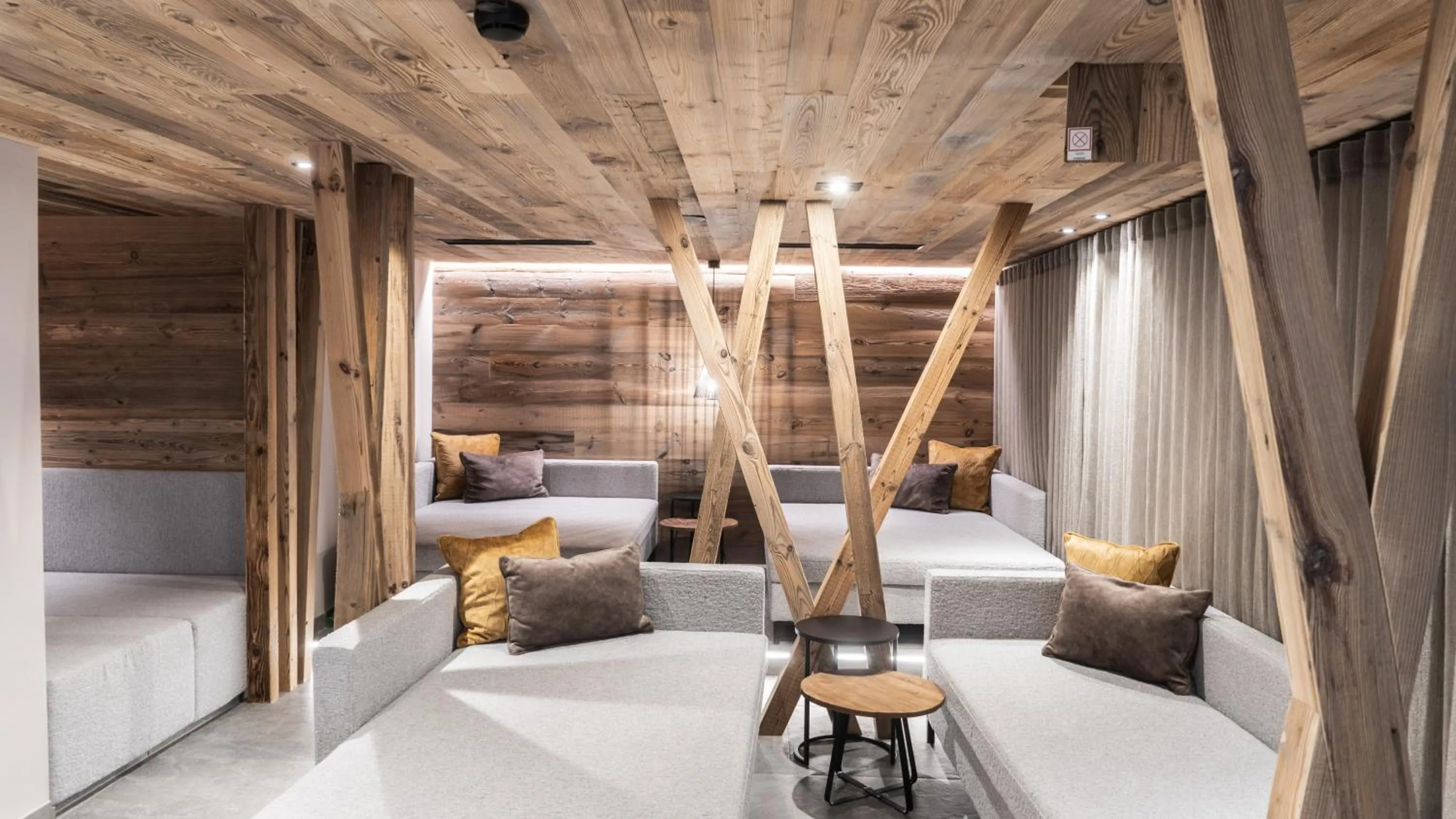 Swimming pool, Bed in Familotel Kindl