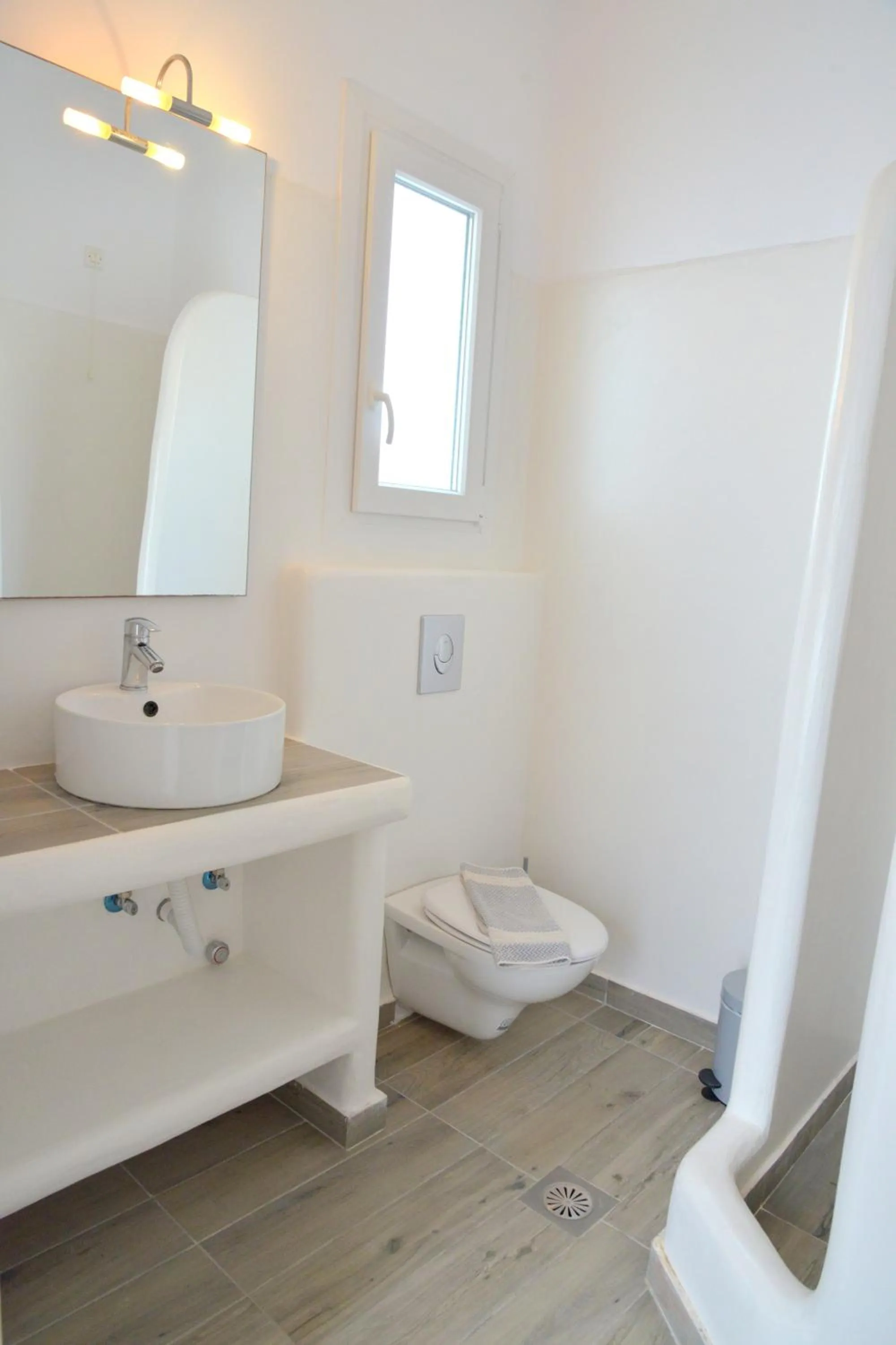 Bathroom in Glaronisia Hotel